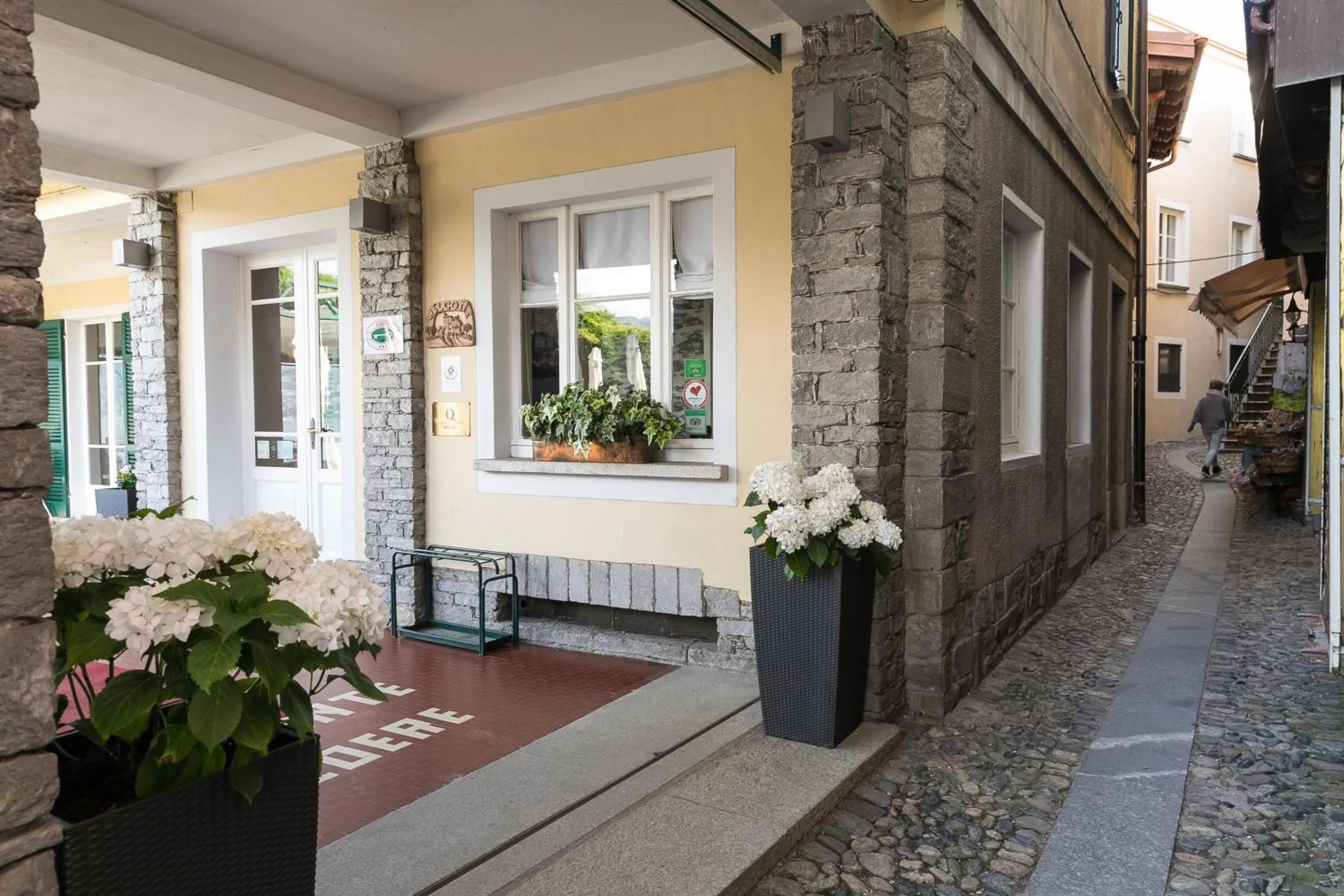 Restaurant/places to eat in Belvedere