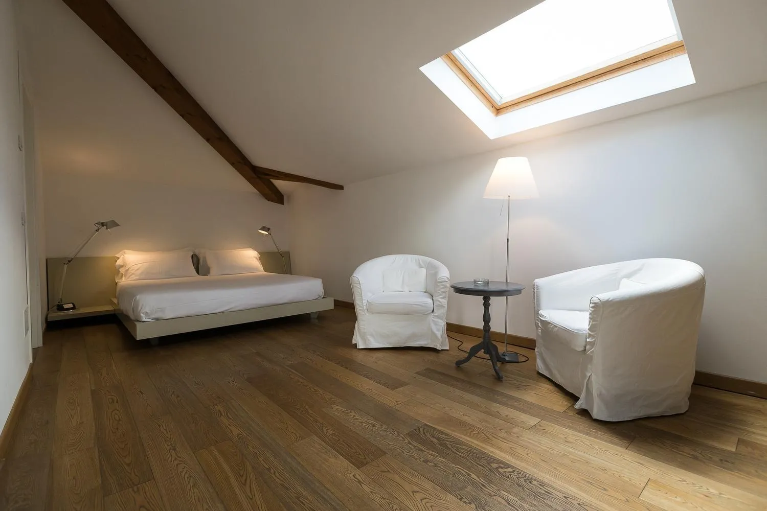 Bedroom, Bed in Belvedere