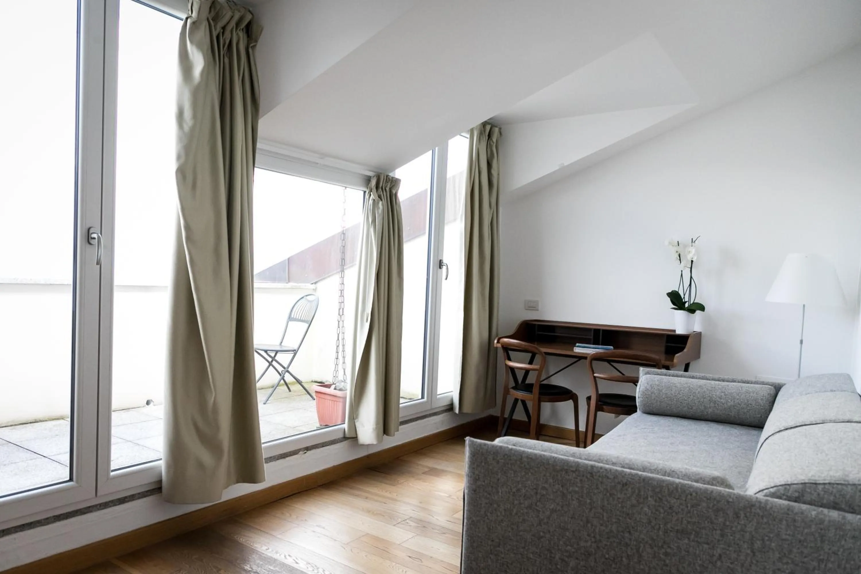 Photo of the whole room in Belvedere