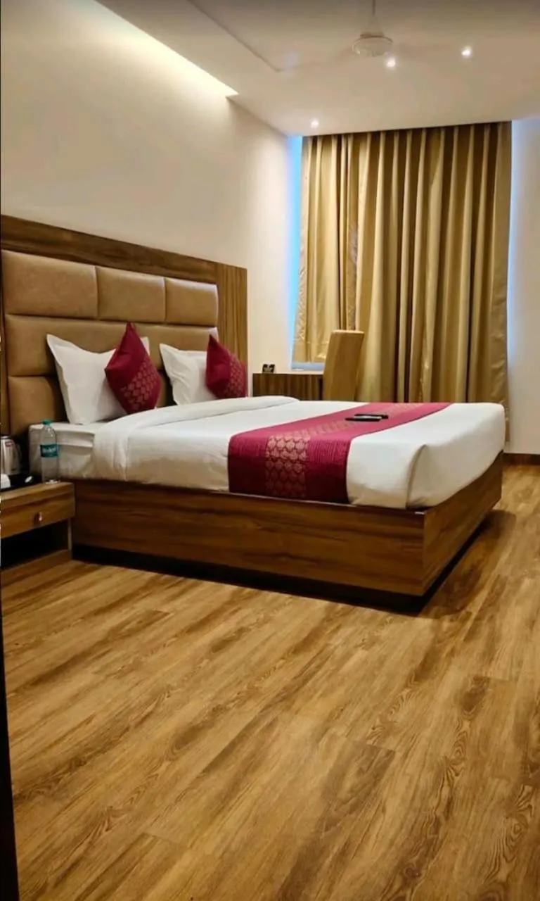 hotel pearl wood