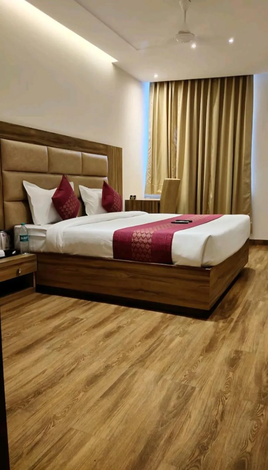 hotel pearl wood