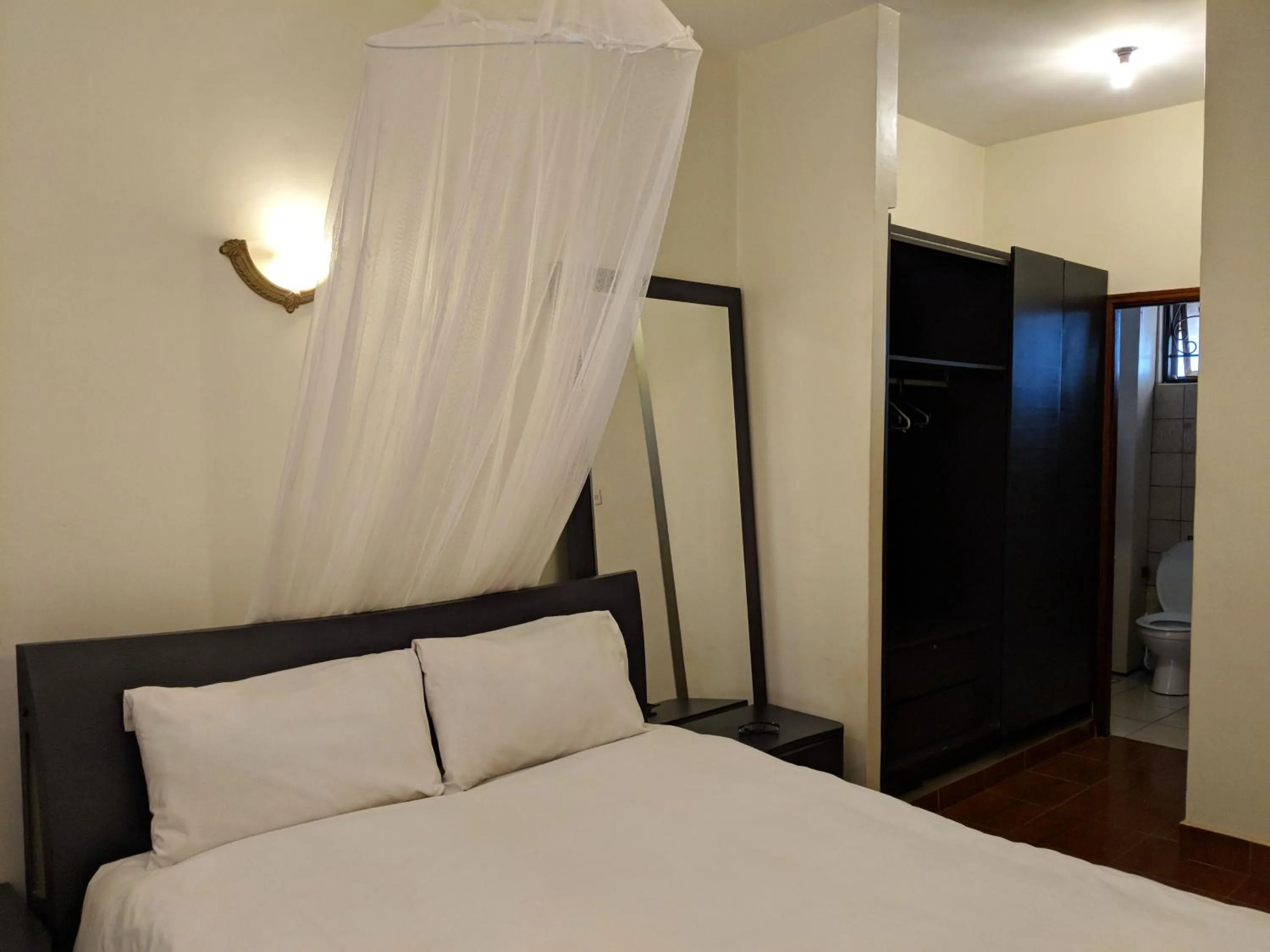 Shower, Bed in Prestige Hotel Suites