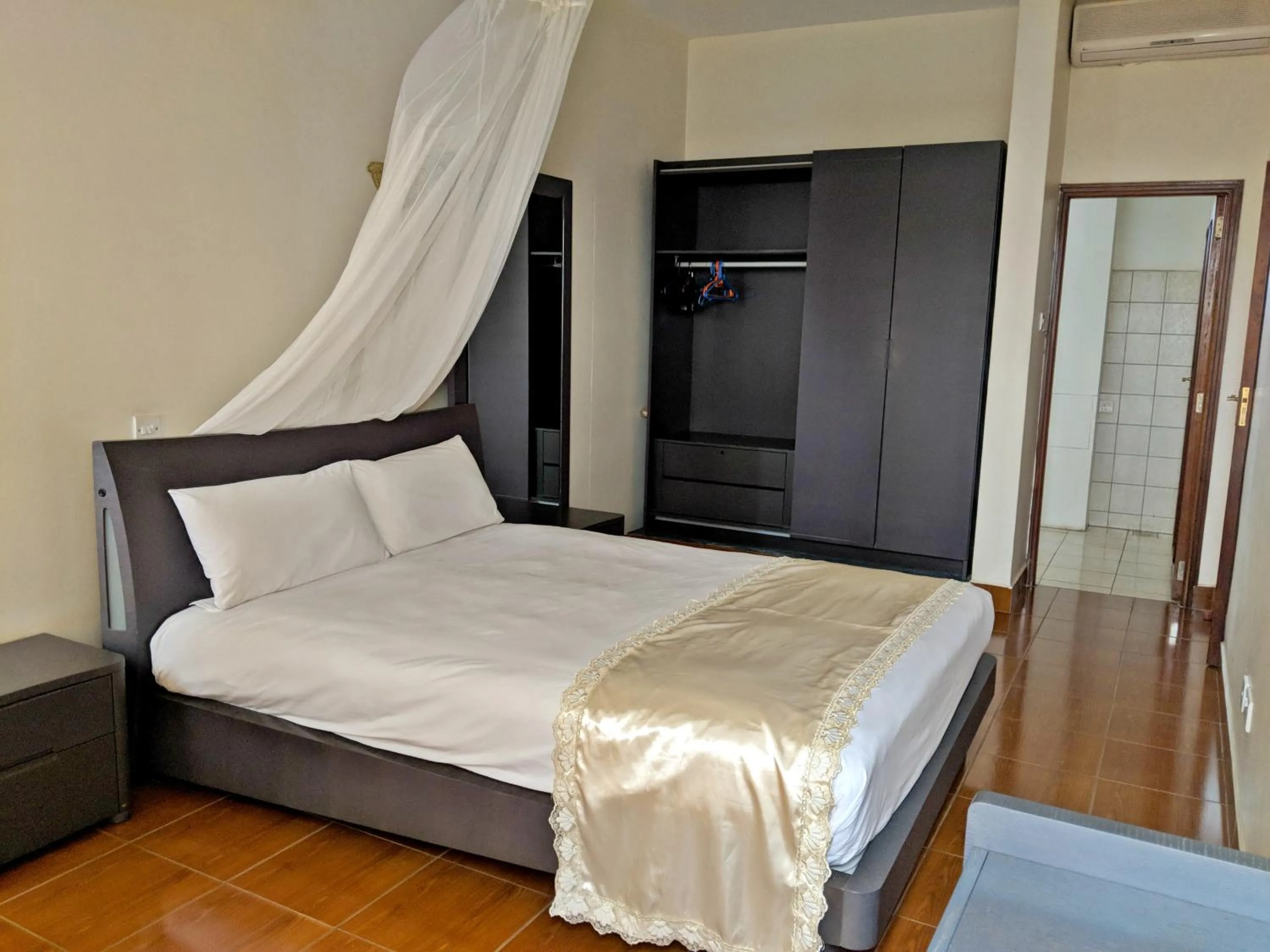 Bedroom, Bed in Prestige Hotel Suites