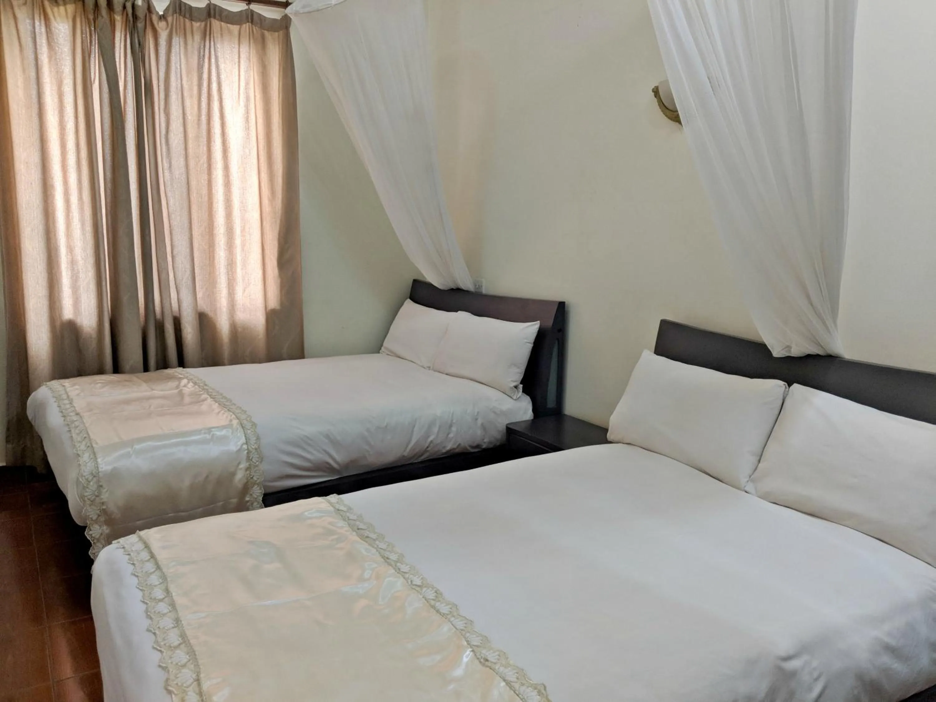 Bedroom, Bed in Prestige Hotel Suites