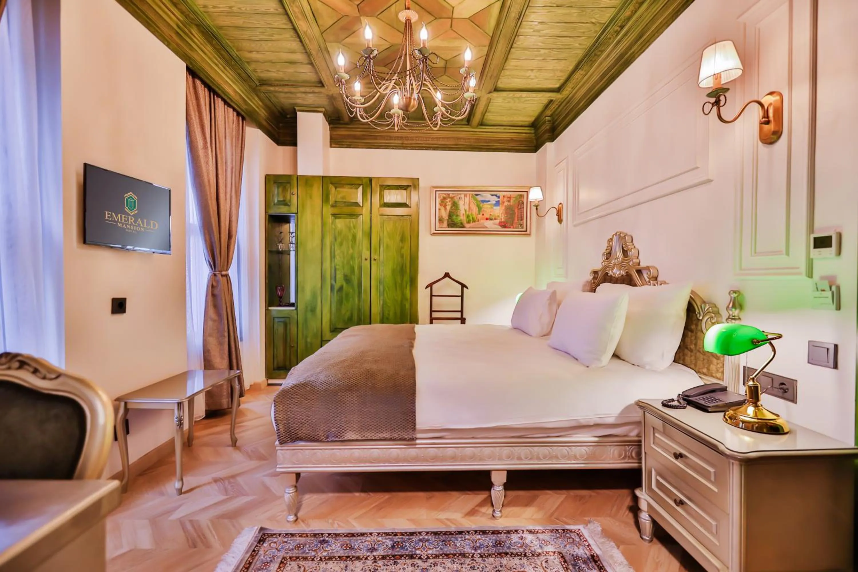 Bed in Emerald Mansion Hotel