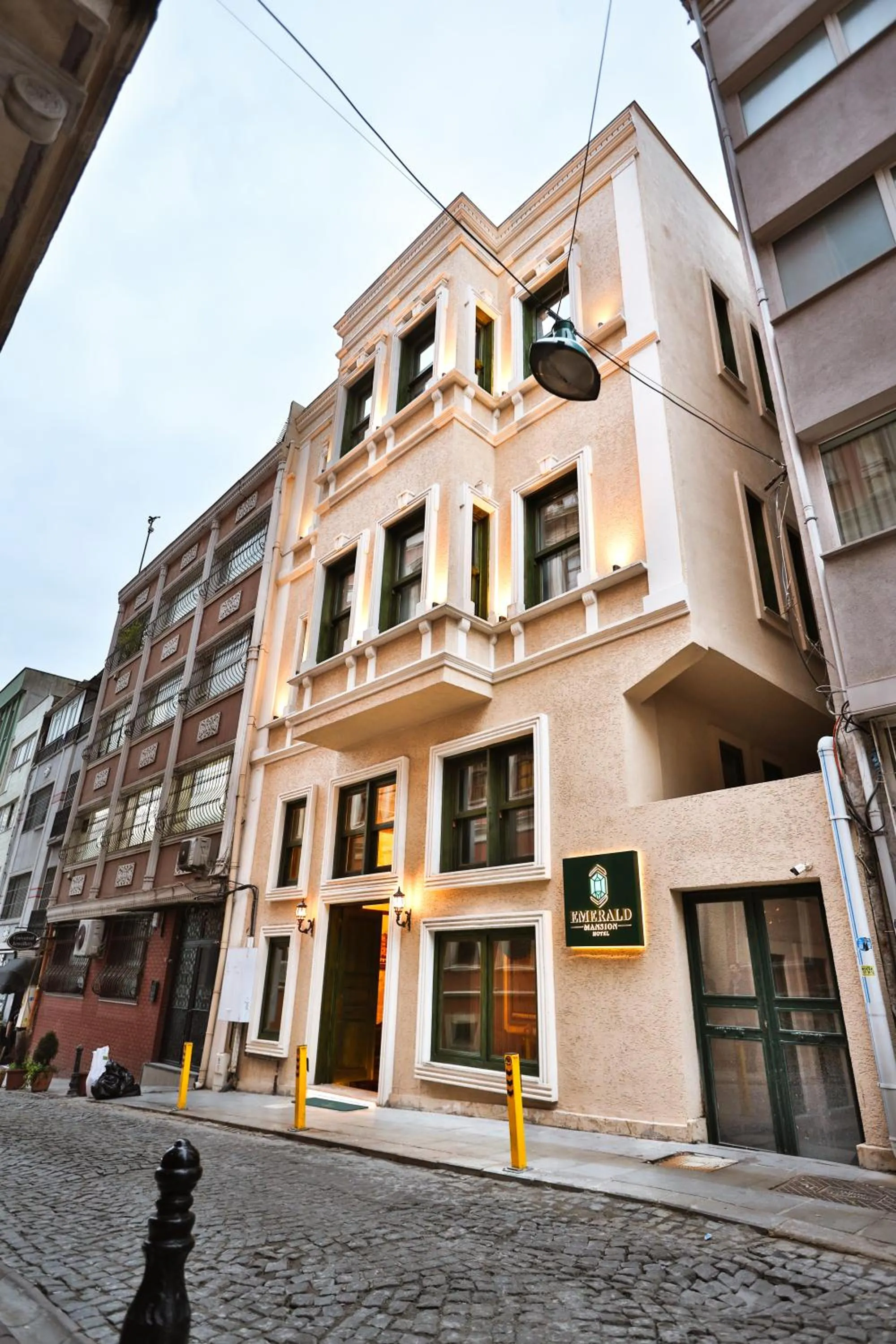 Property building in Emerald Mansion Hotel