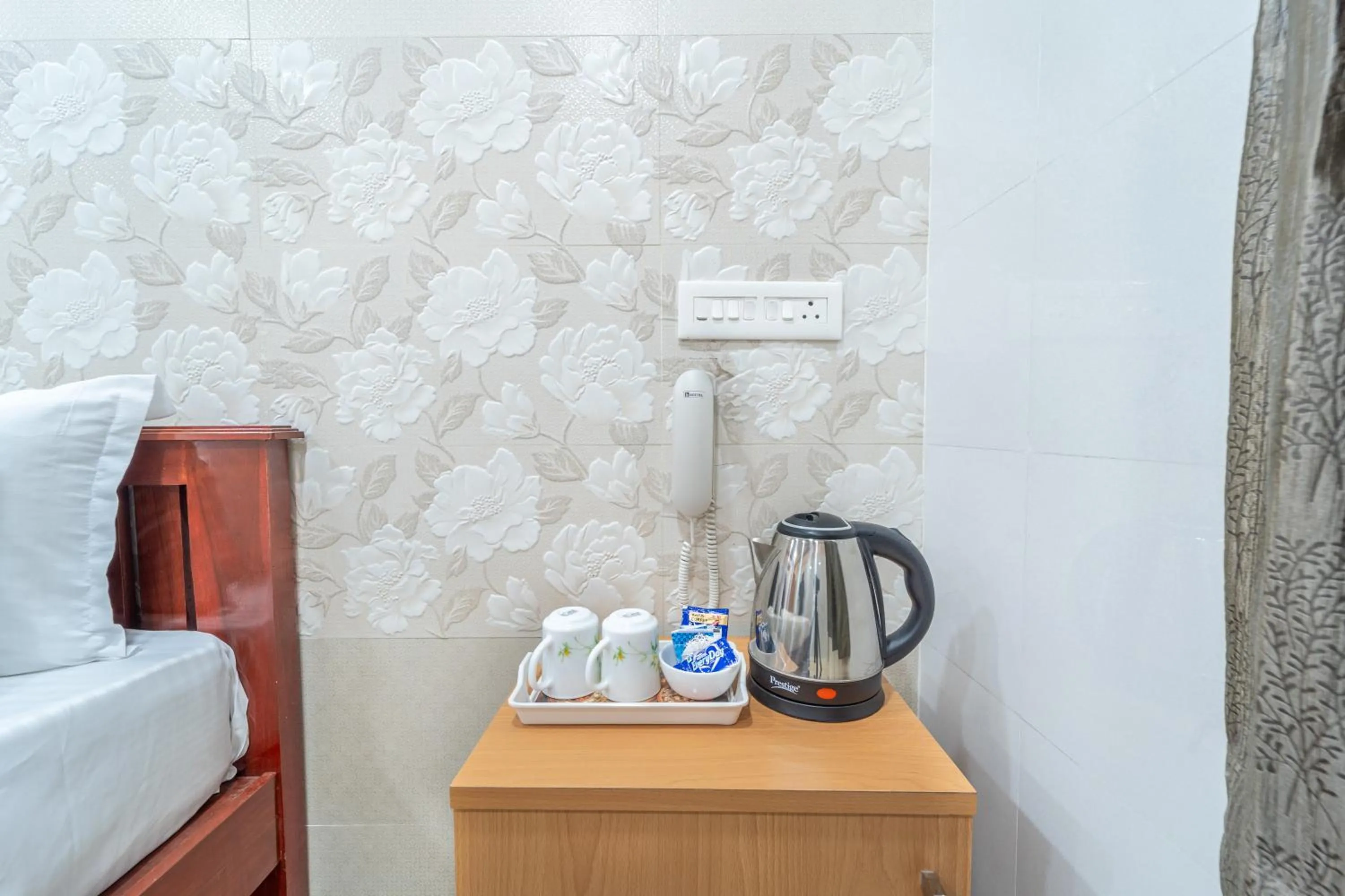 Coffee/tea facilities, Bed in Sam Residency