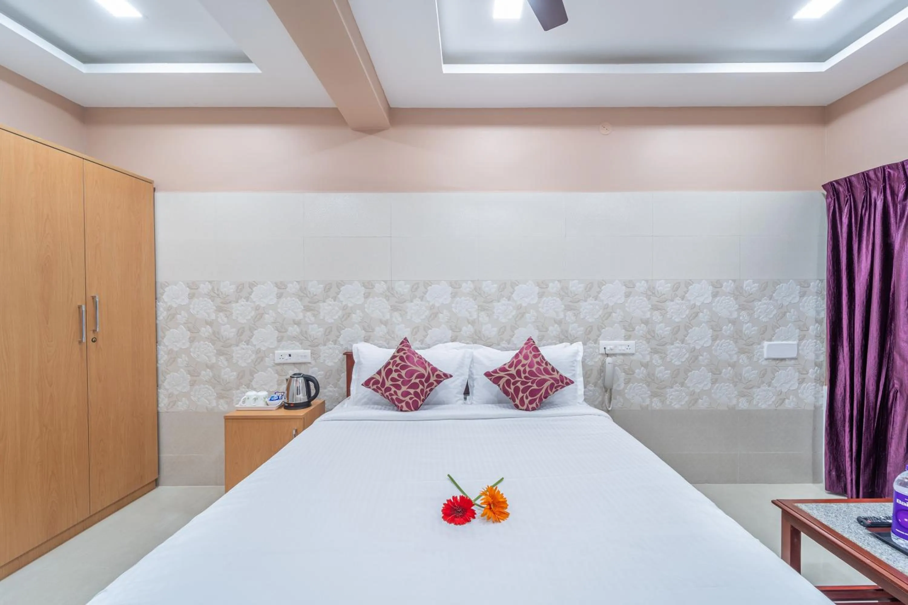 Bed in Sam Residency