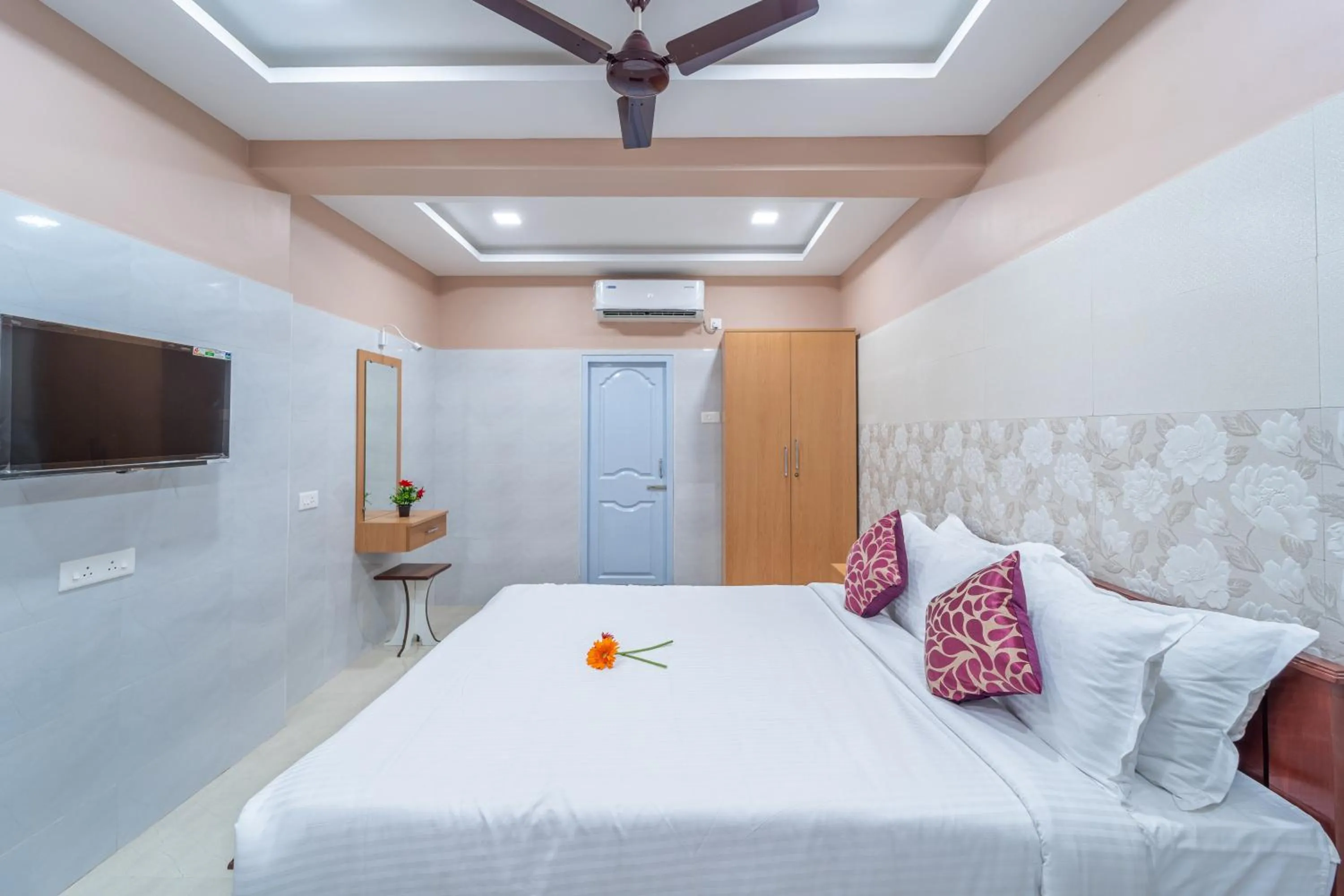 Photo of the whole room, Bed in Sam Residency