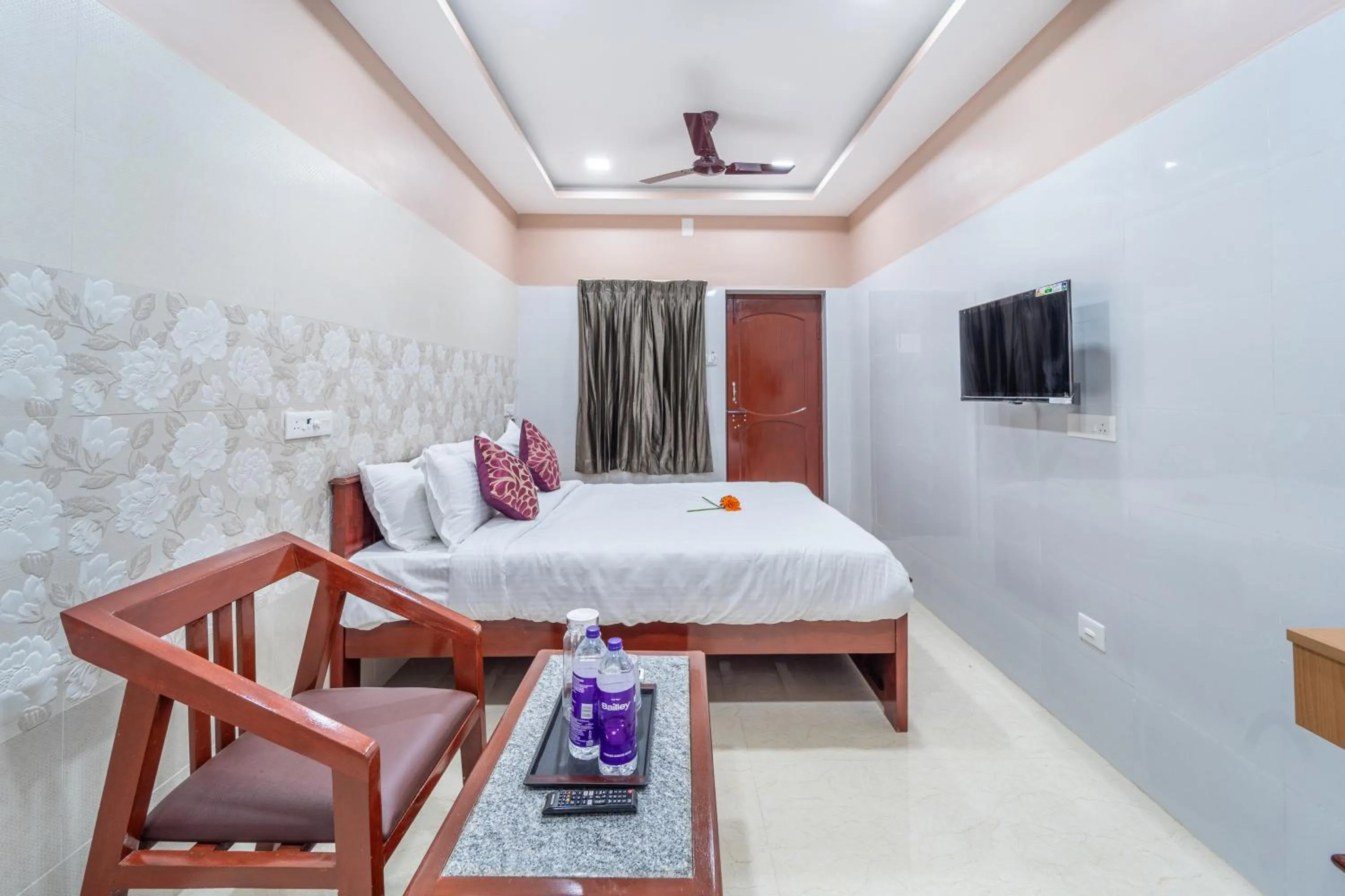 View (from property/room), Bed in Sam Residency