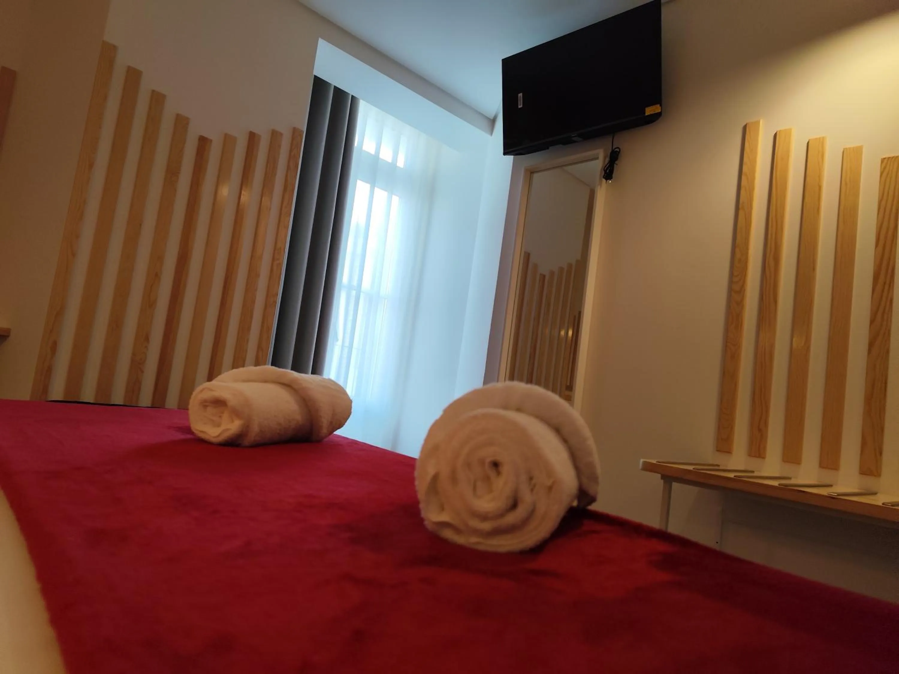 TV and multimedia in Bacalhoeiros 125 Hotel