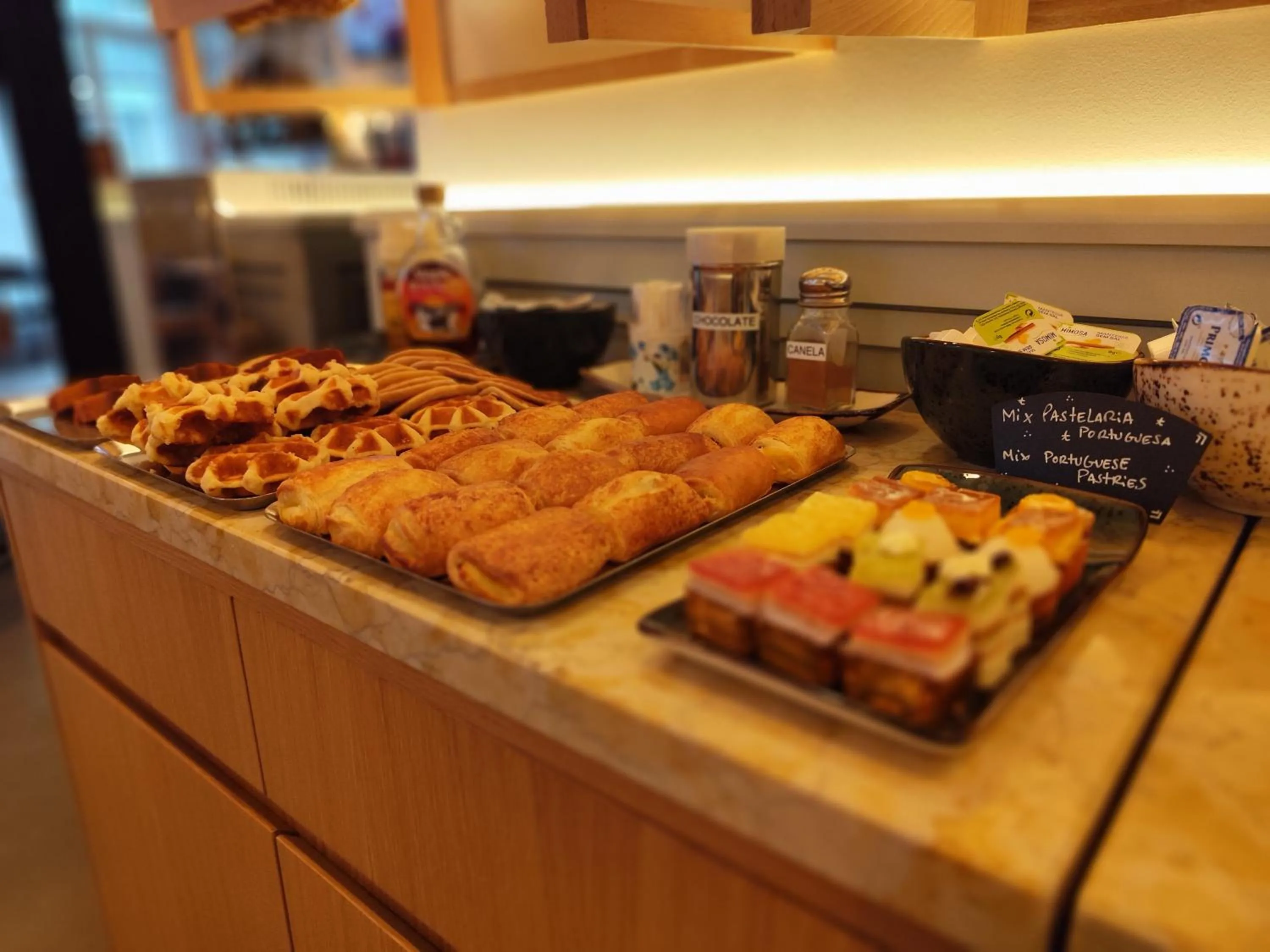 Breakfast in Bacalhoeiros 125 Hotel