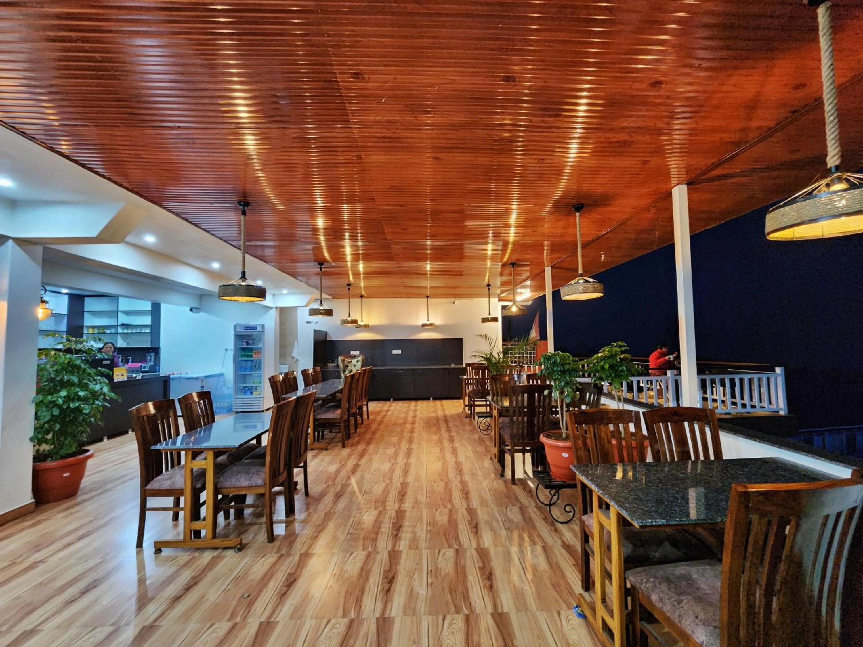 Restaurant/places to eat in Dorjee House Bir