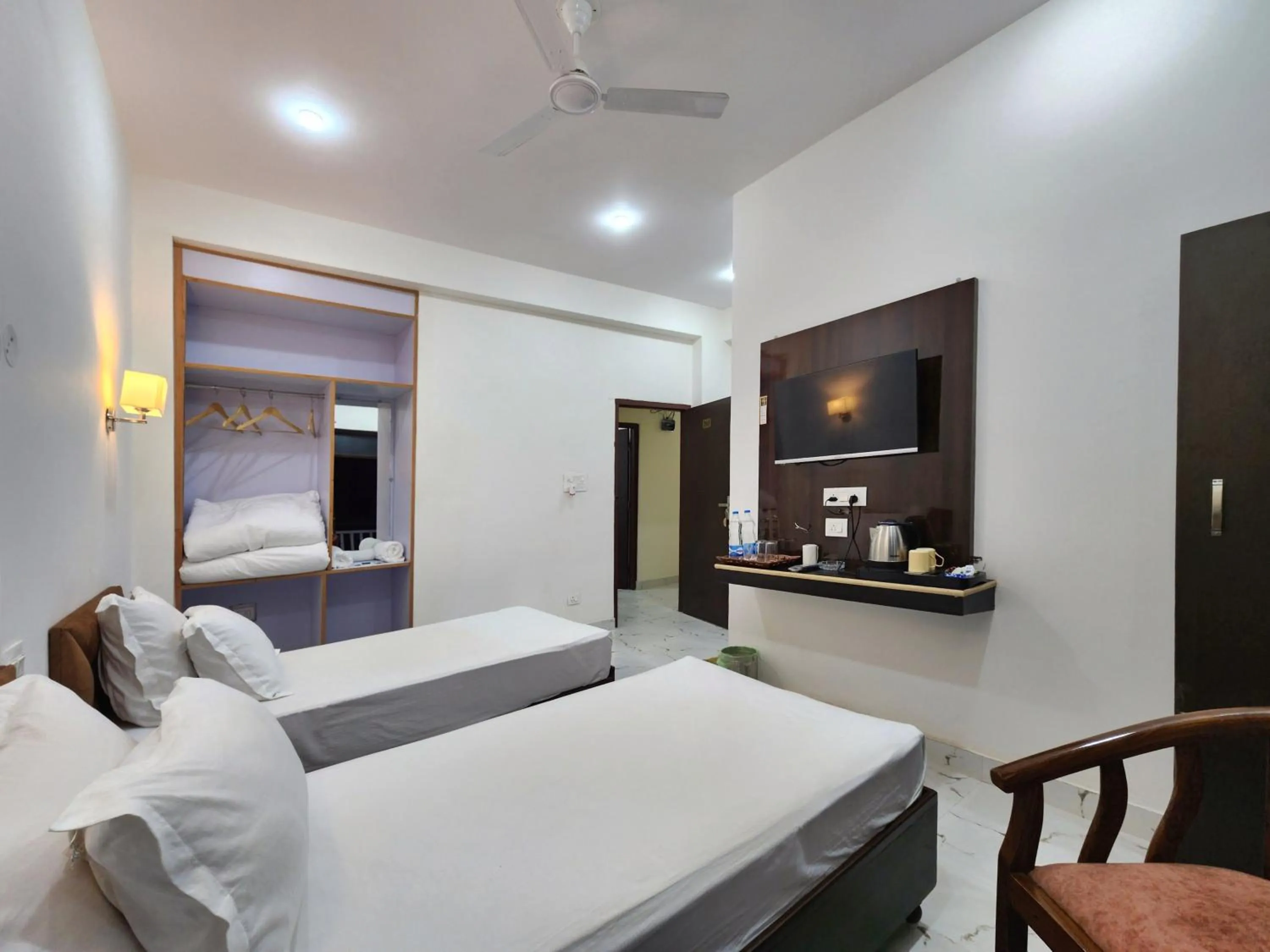 Photo of the whole room, Bed in Dorjee House Bir