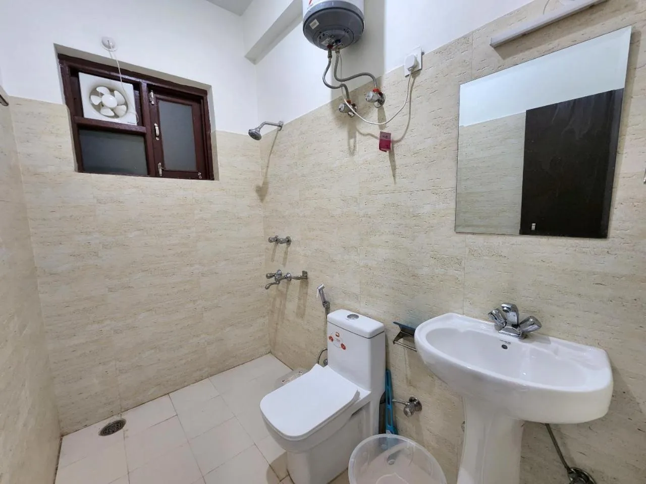 Toilet in Dorjee House Bir