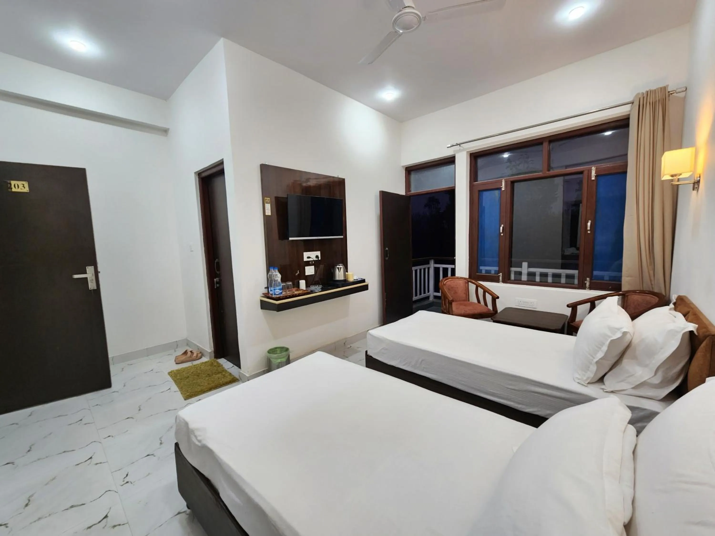 Photo of the whole room, Bed in Dorjee House Bir