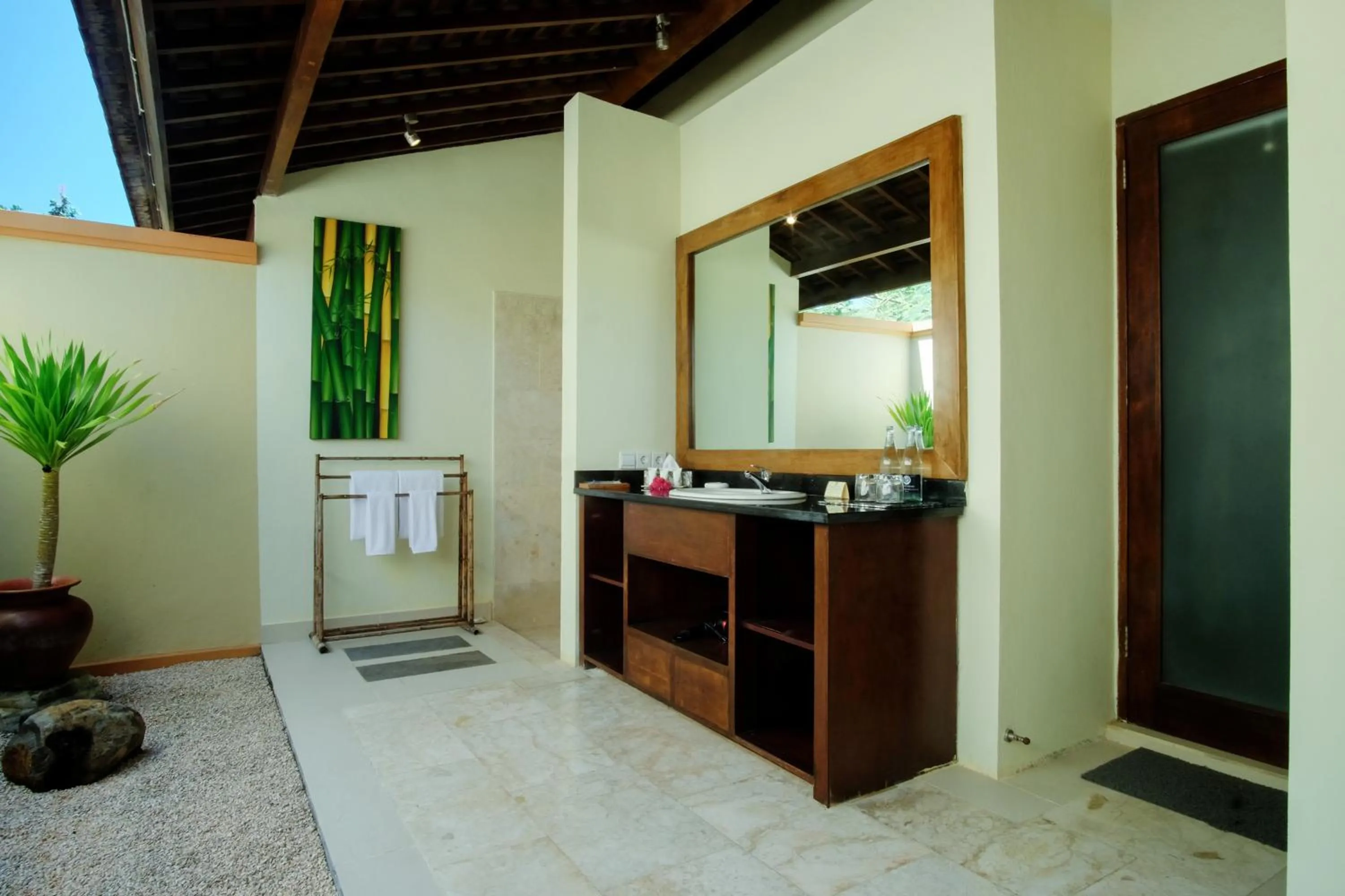 Bathroom in Pearl of Trawangan