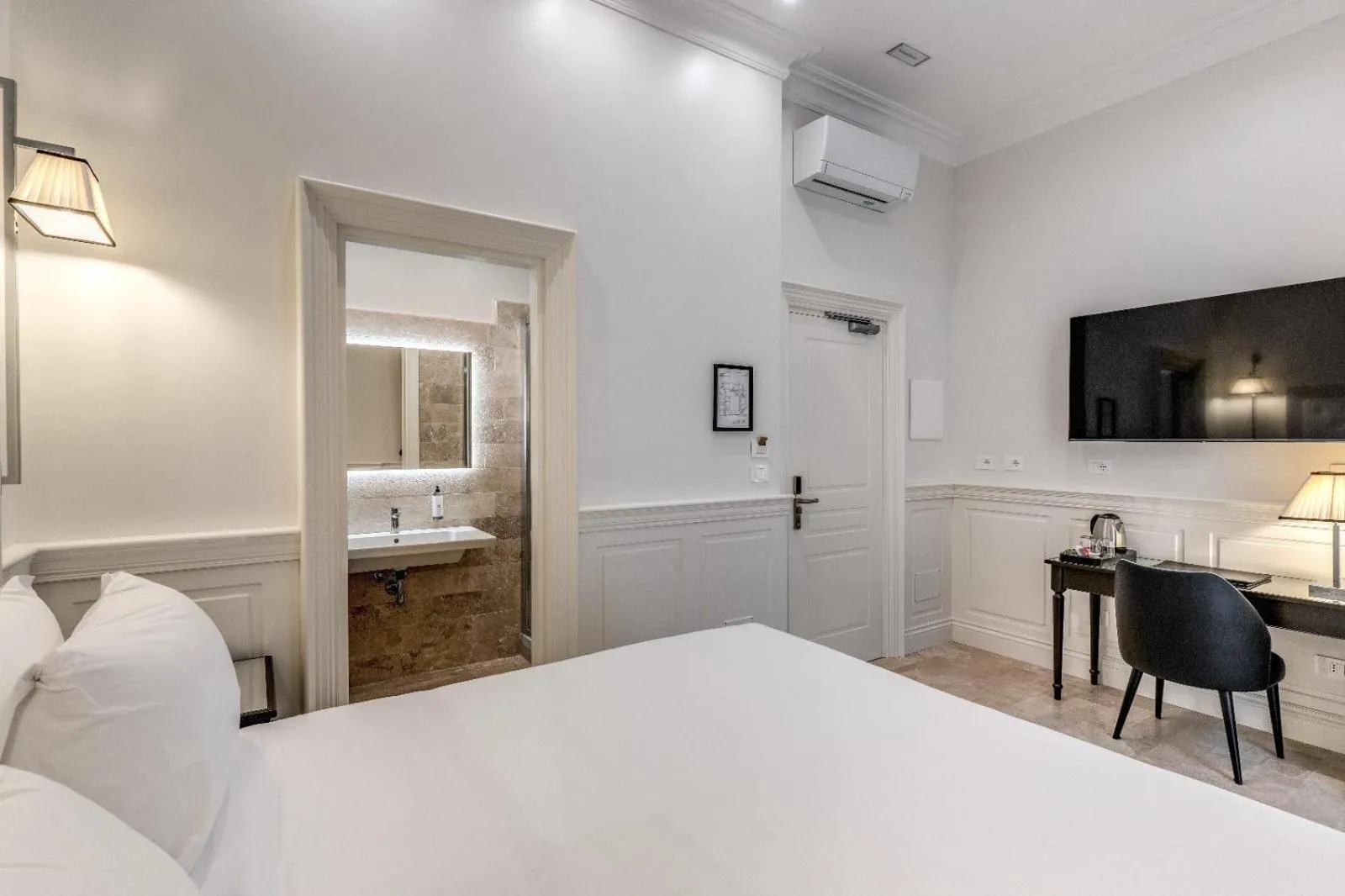 Photo of the whole room, Bed in ACA Hotel Viminale