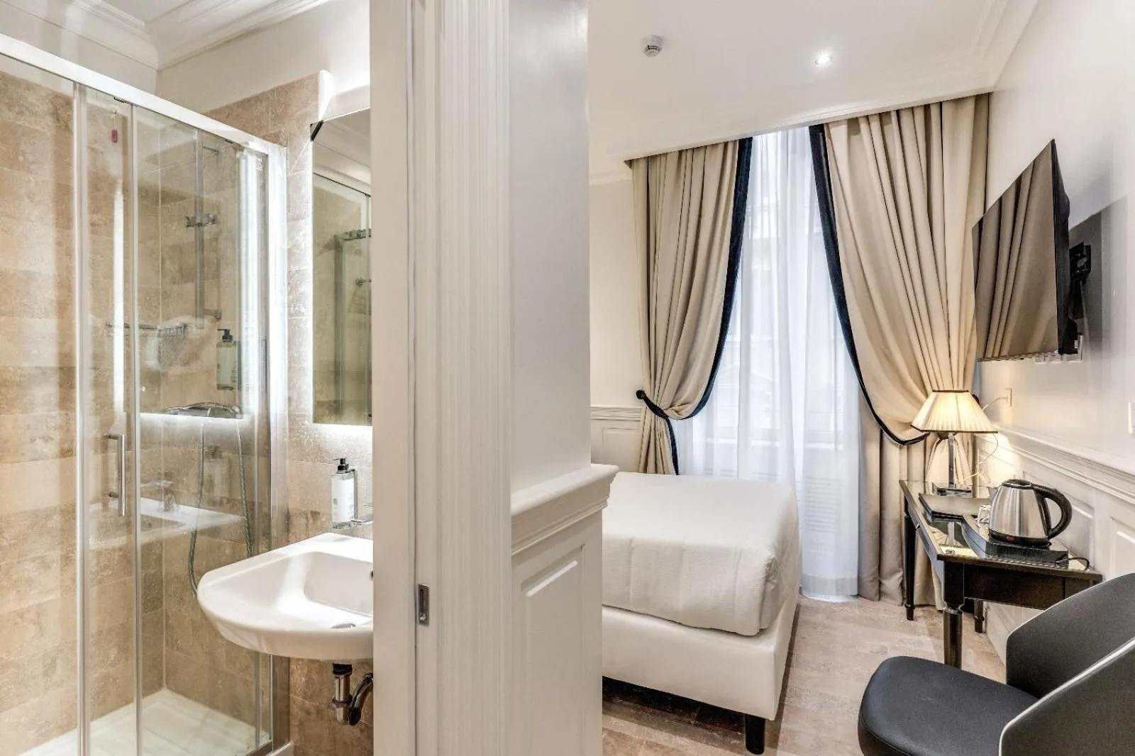 Photo of the whole room in ACA Hotel Viminale