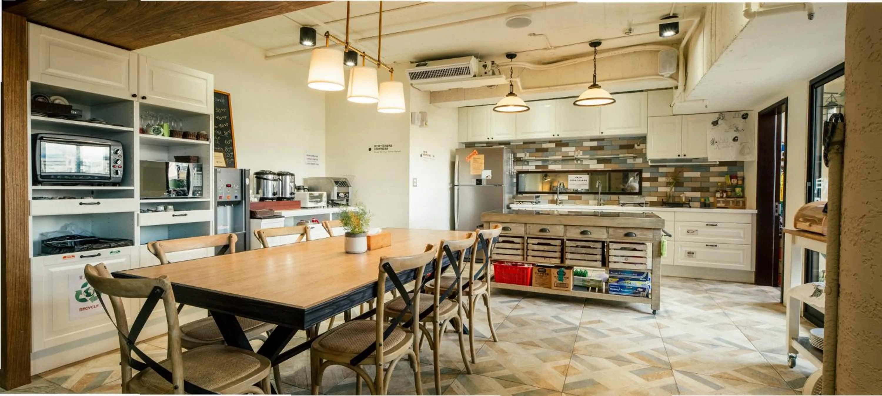 Restaurant/places to eat in NK Hostel