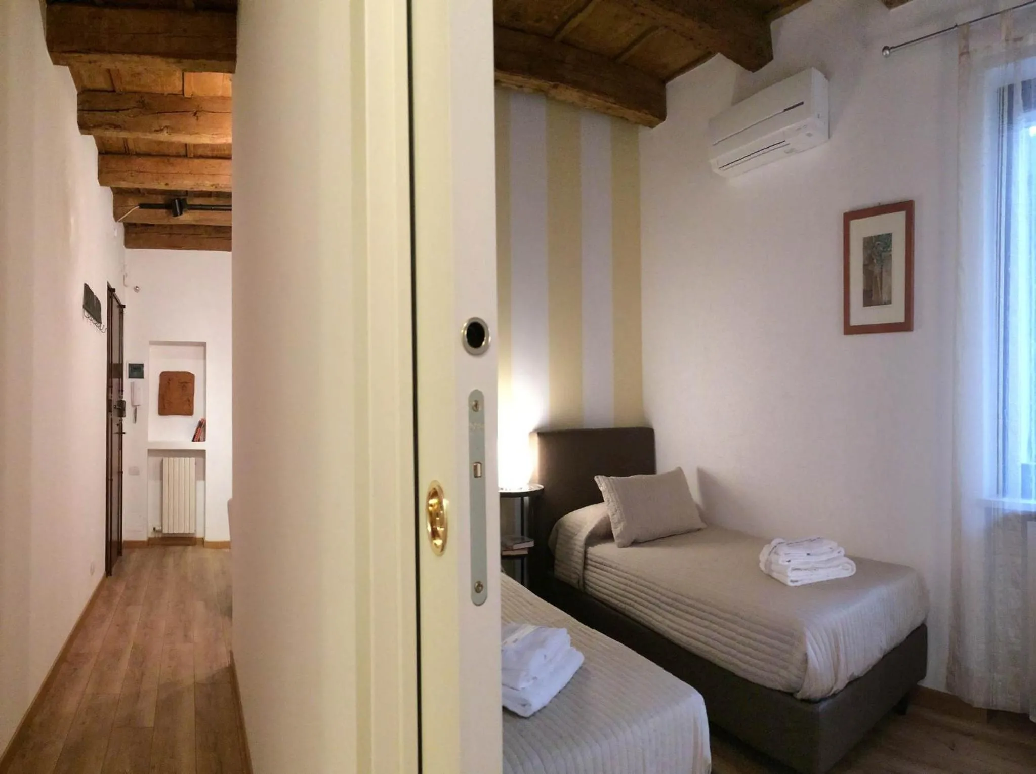 Photo of the whole room, Bed in Stella Luxury Home