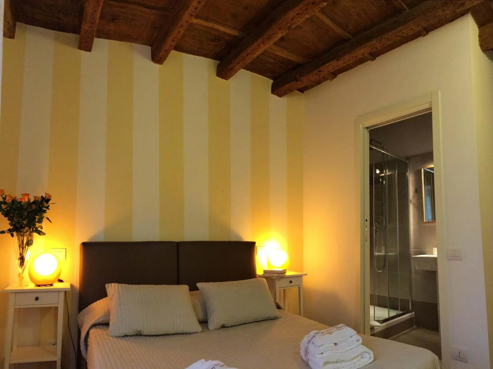 Bathroom, Bed in Stella Luxury Home