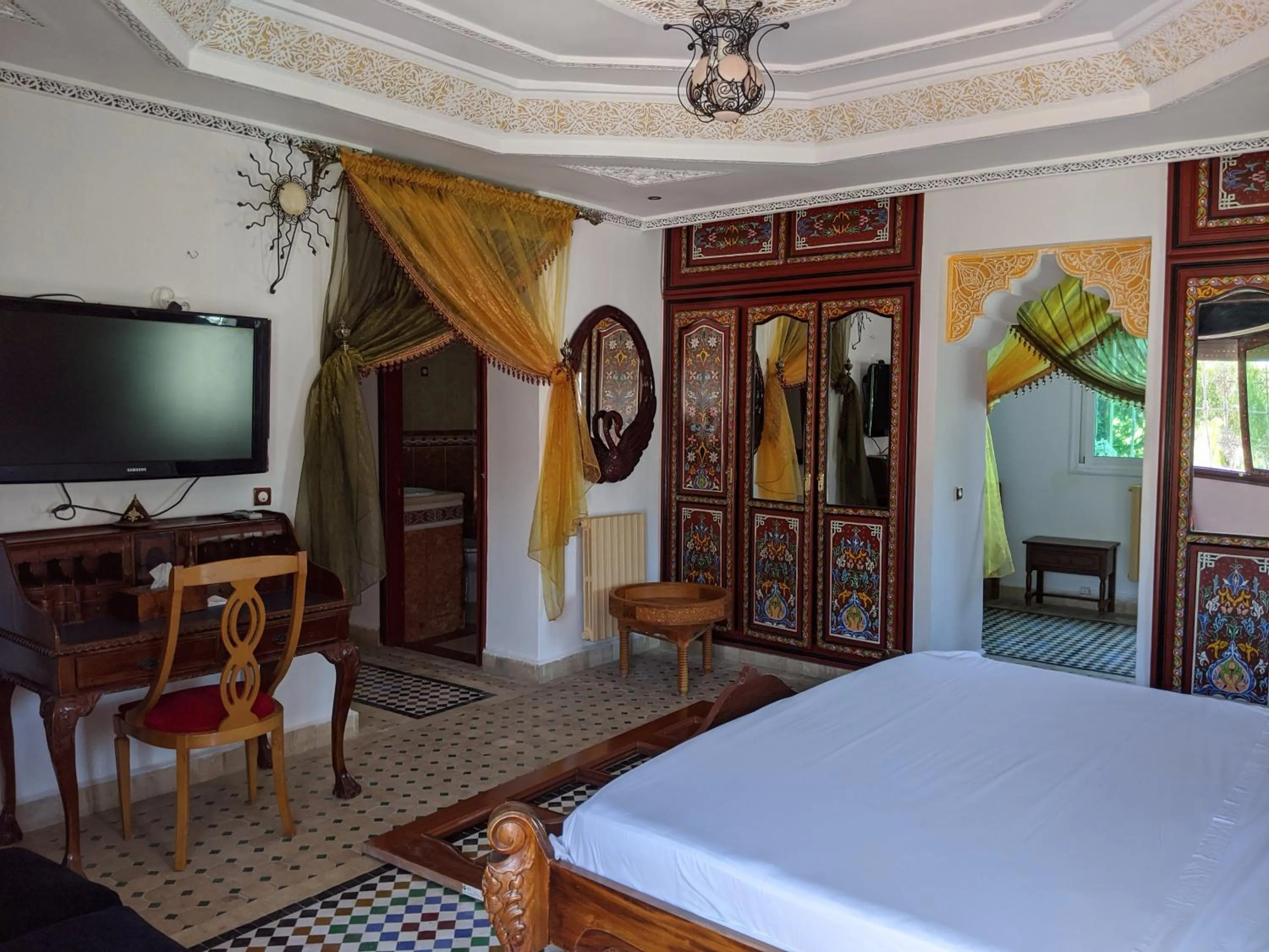 TV and multimedia, Bed in Malabata Guest House