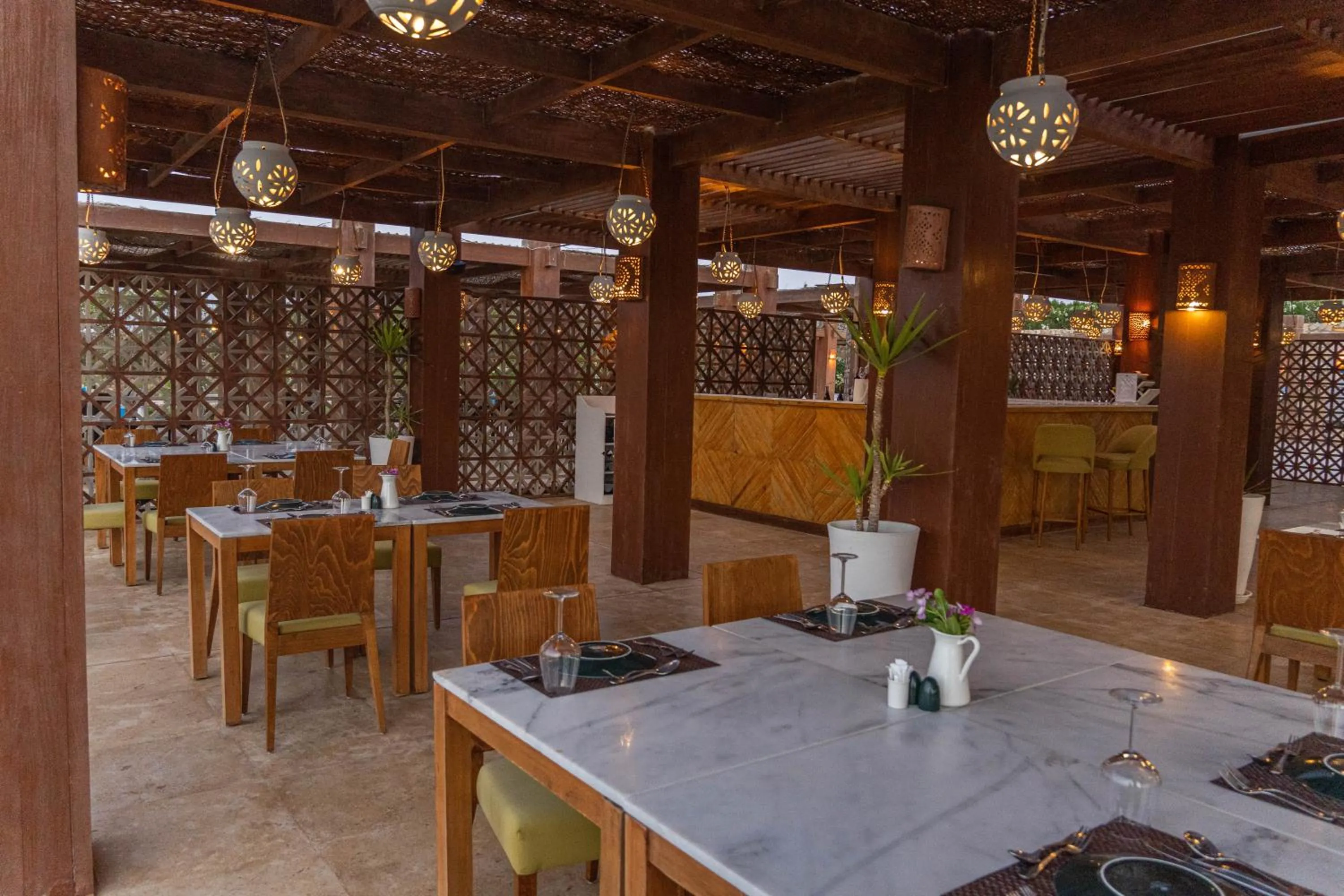 Restaurant/places to eat in Caesar Bay Resort