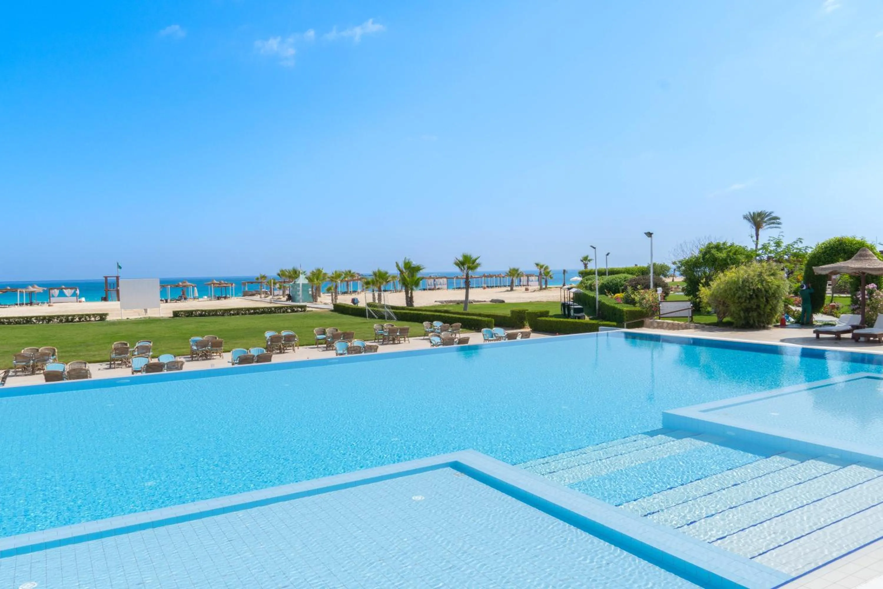 Swimming pool in Caesar Bay Resort