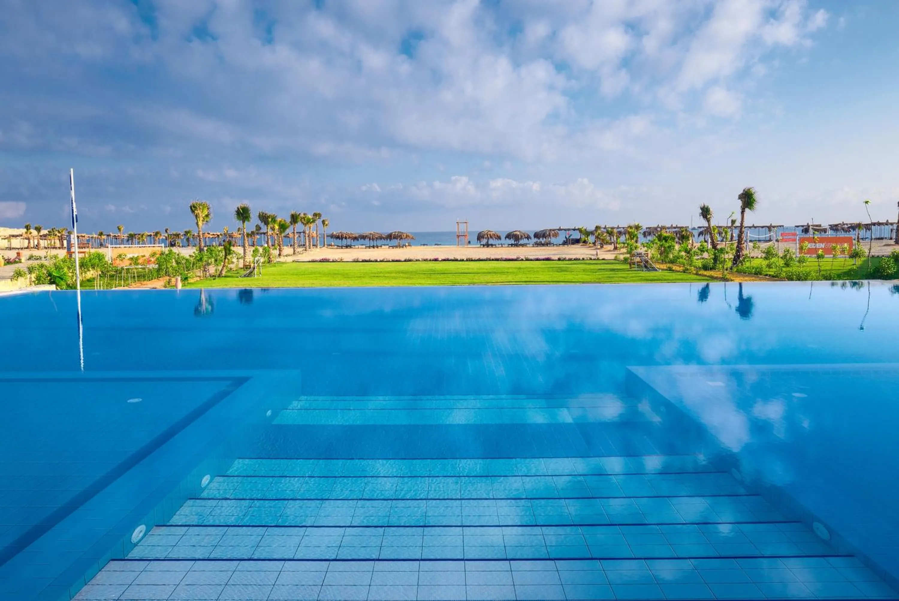 Swimming pool in Caesar Bay Resort