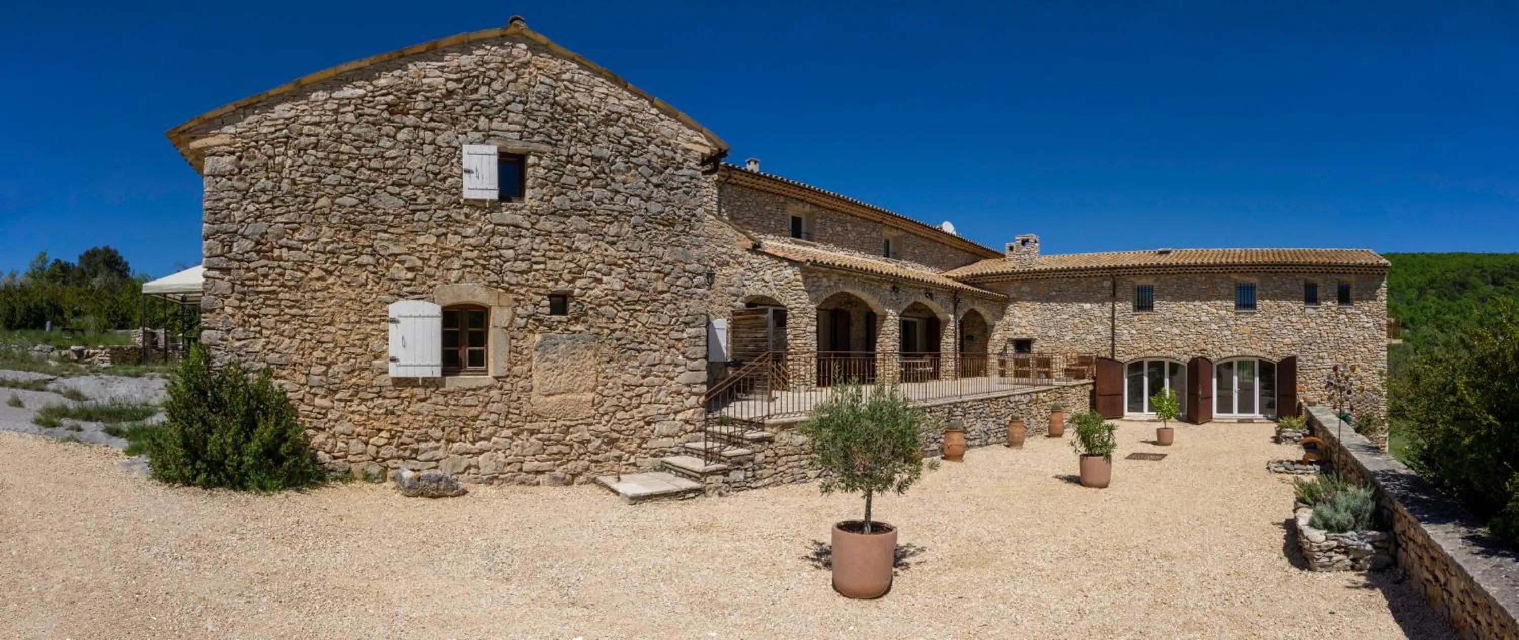 Property building in La Buisse