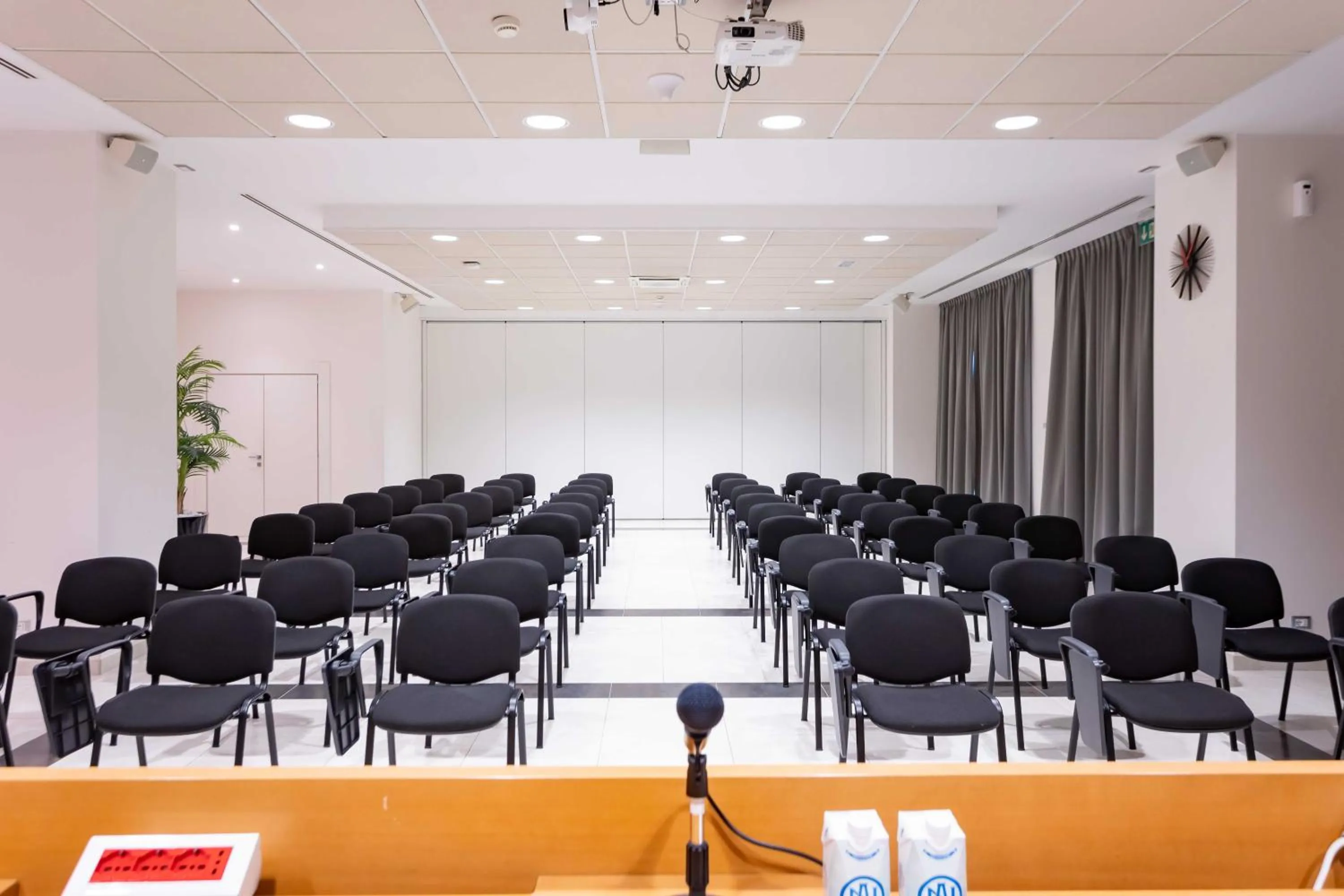 Meeting/conference room in ibis Styles Milano Est Settala