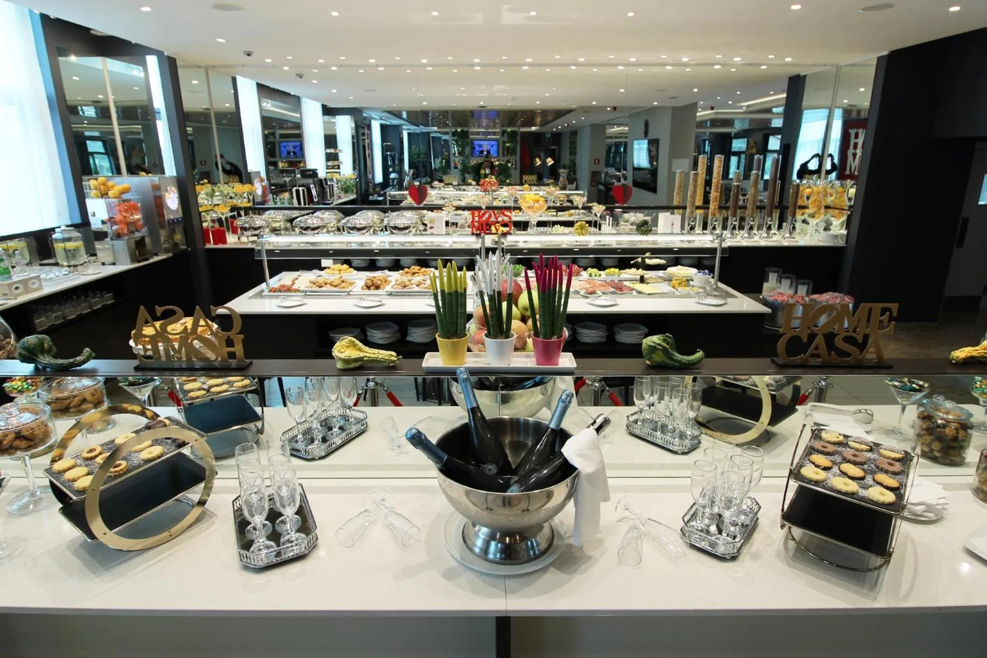 Buffet breakfast in ibis Styles Milano Est Settala