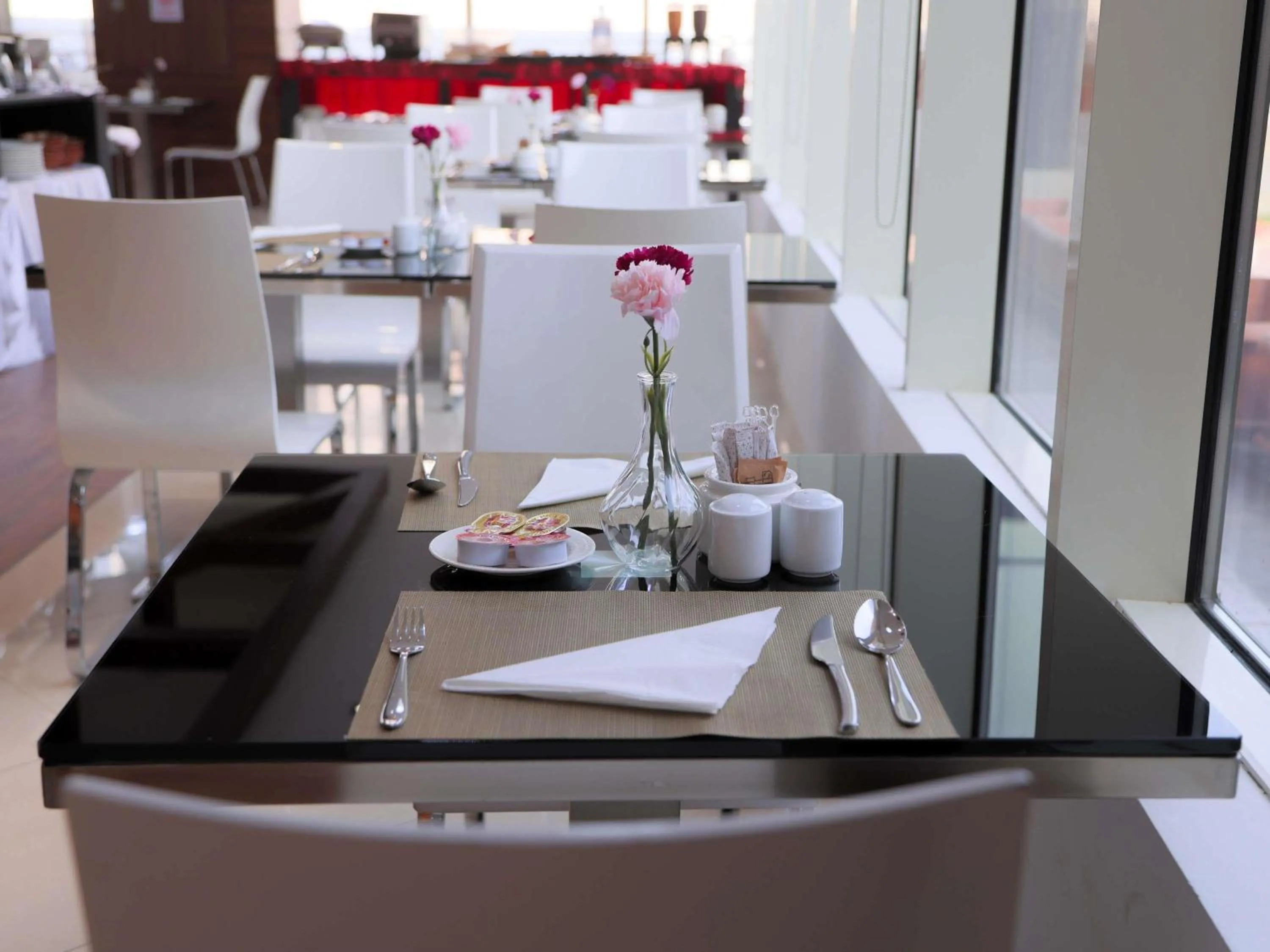 Restaurant/places to eat in Novotel Suites Riyadh Centre