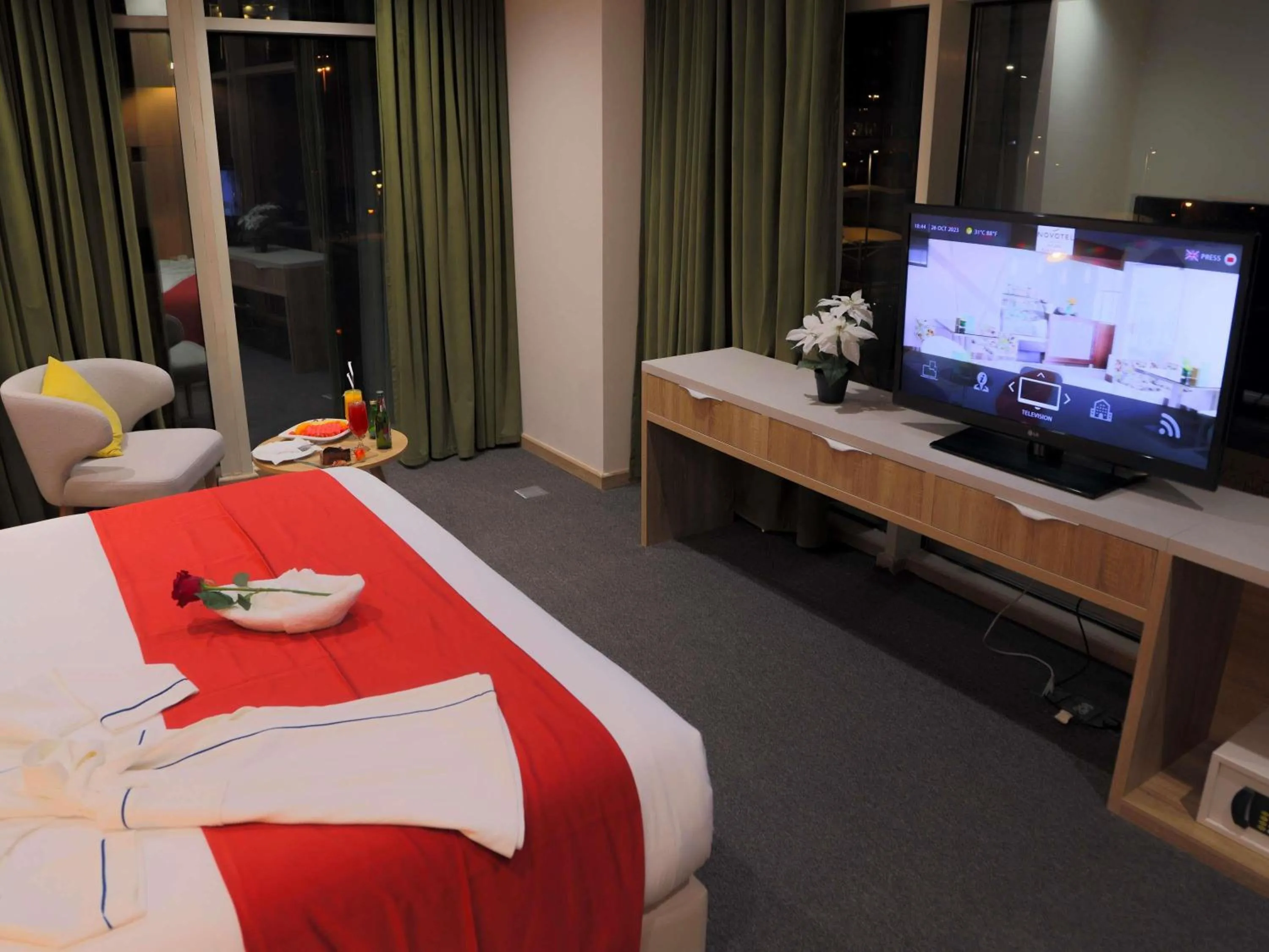 Bedroom, Bed in Novotel Suites Riyadh Centre