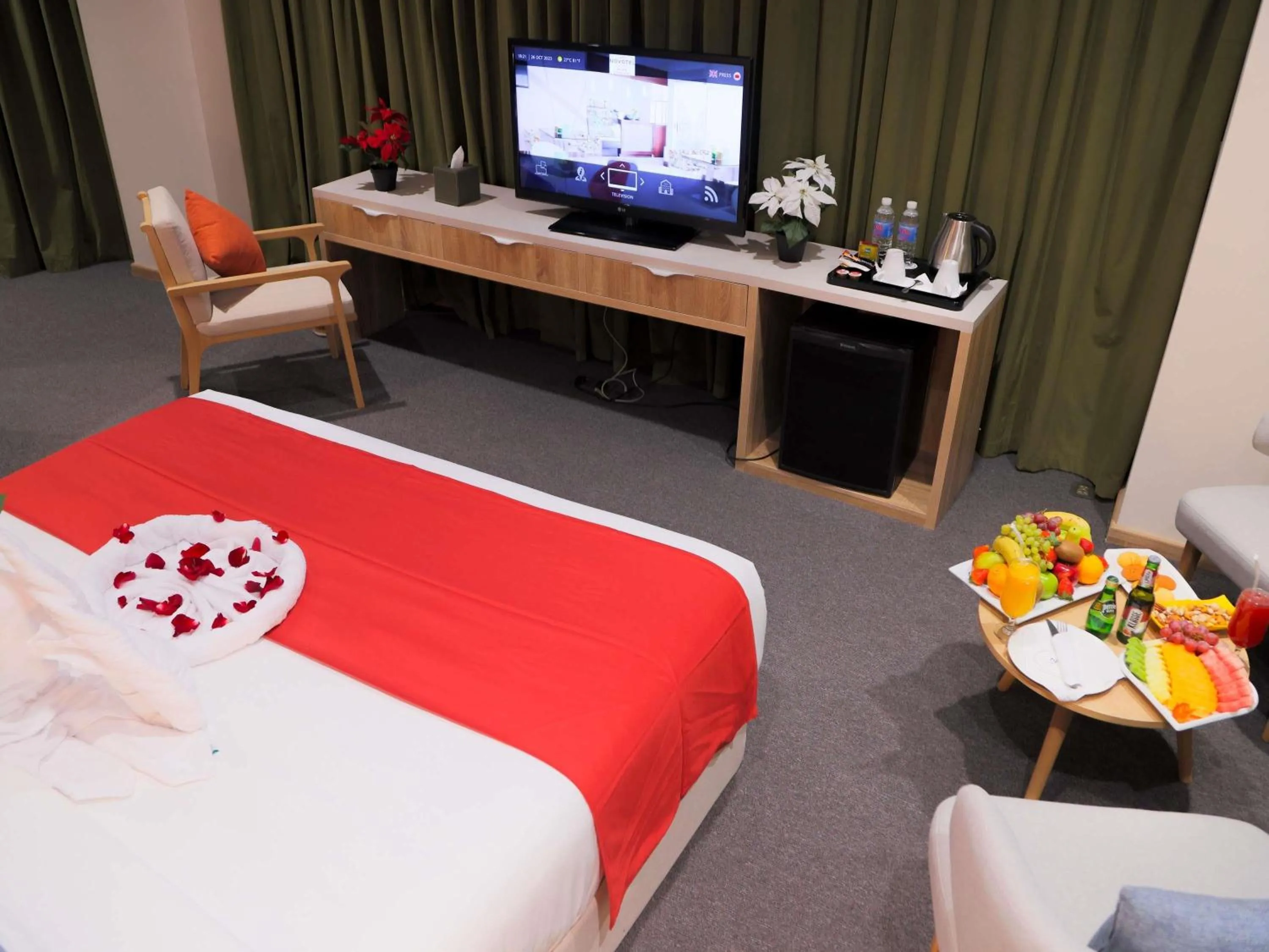 Bedroom, Bed in Novotel Suites Riyadh Centre