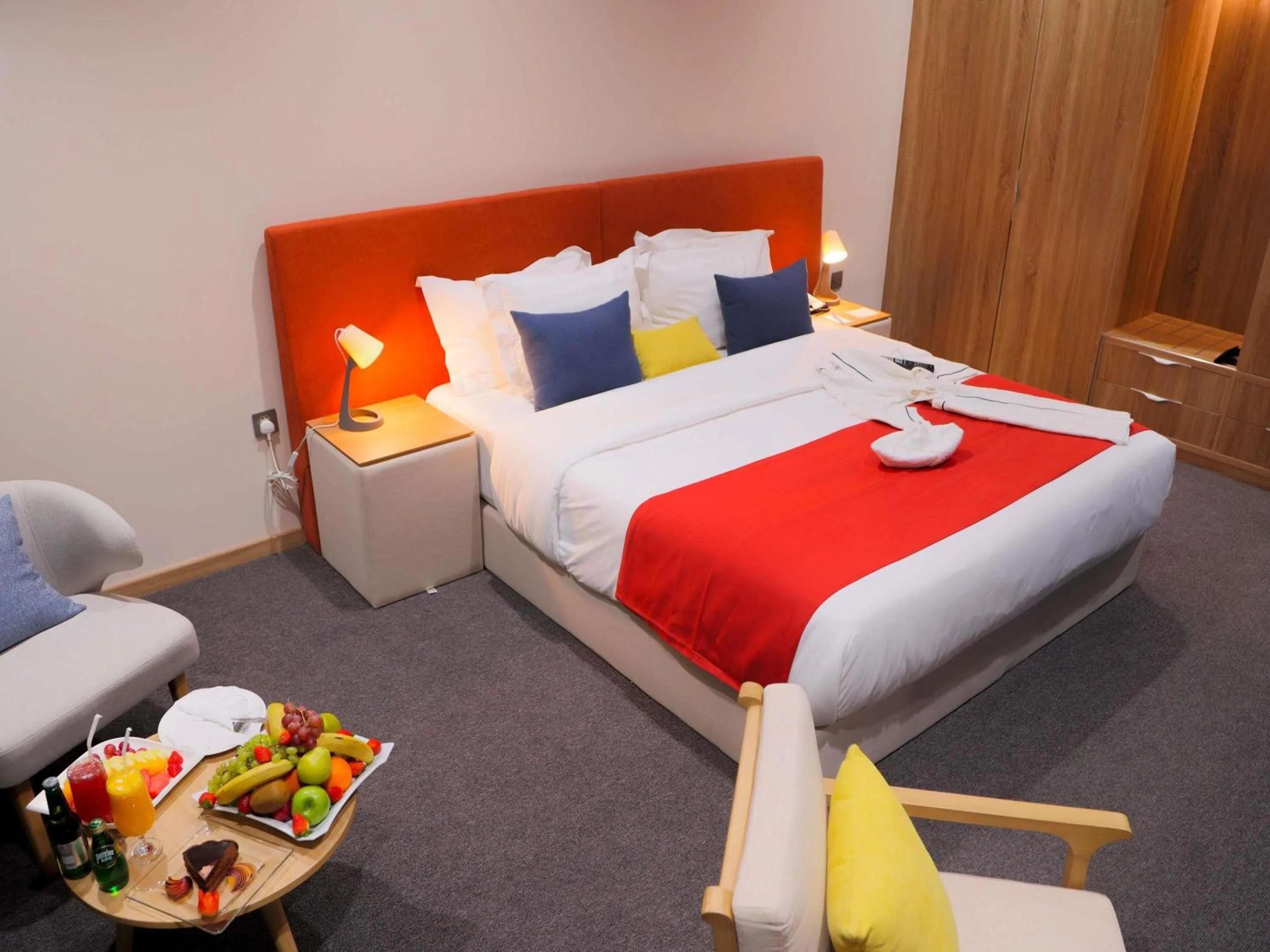 Bedroom, Bed in Novotel Suites Riyadh Centre