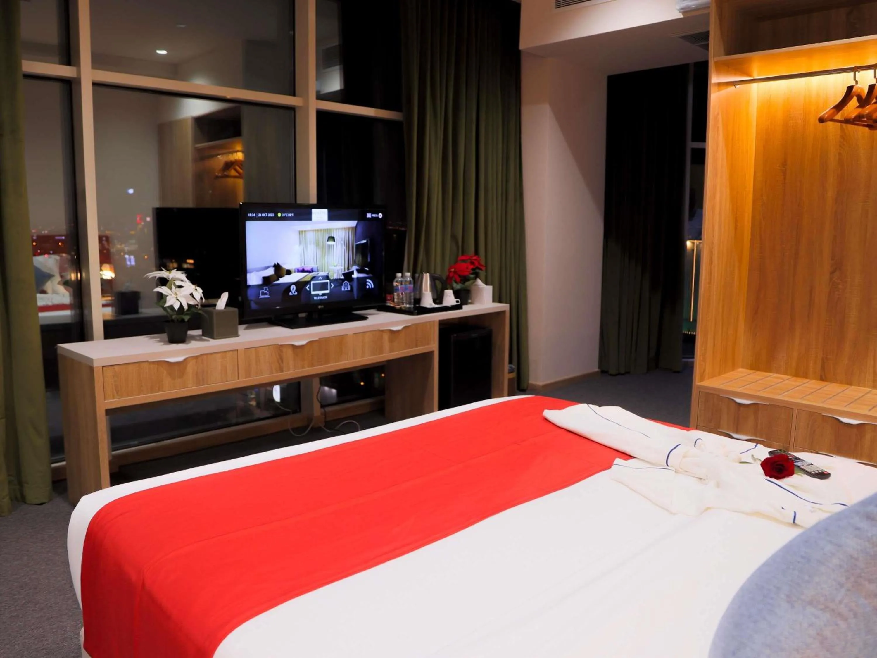 Bedroom, Bed in Novotel Suites Riyadh Centre