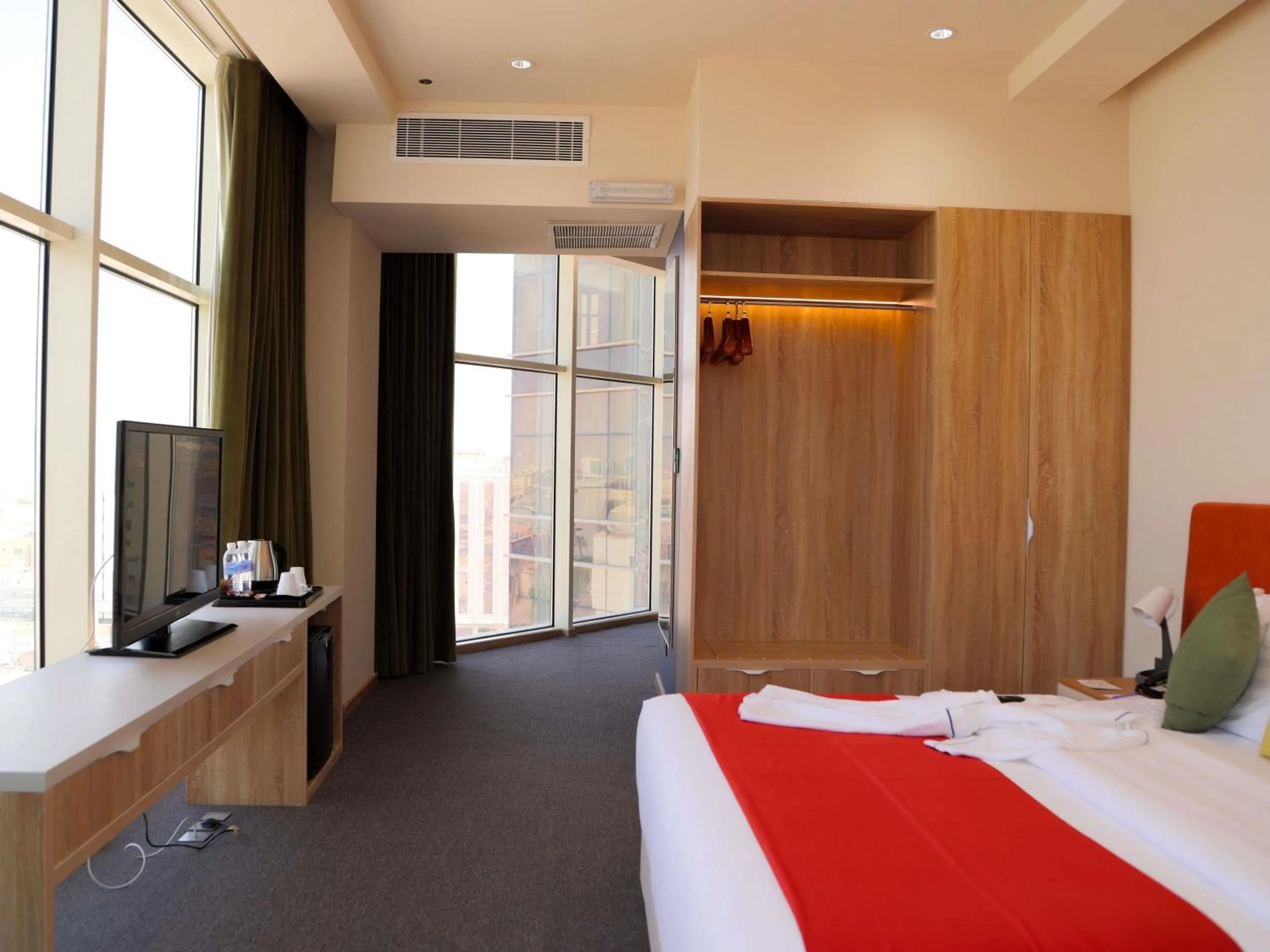 Bedroom, Bed in Novotel Suites Riyadh Centre