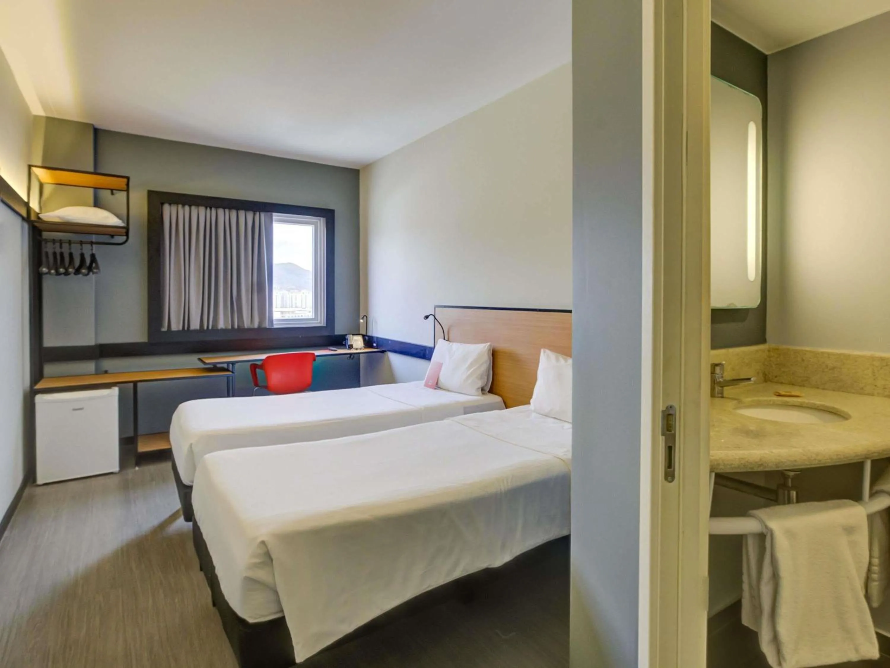 Bedroom, Bed in ibis Rio de Janeiro Nova America