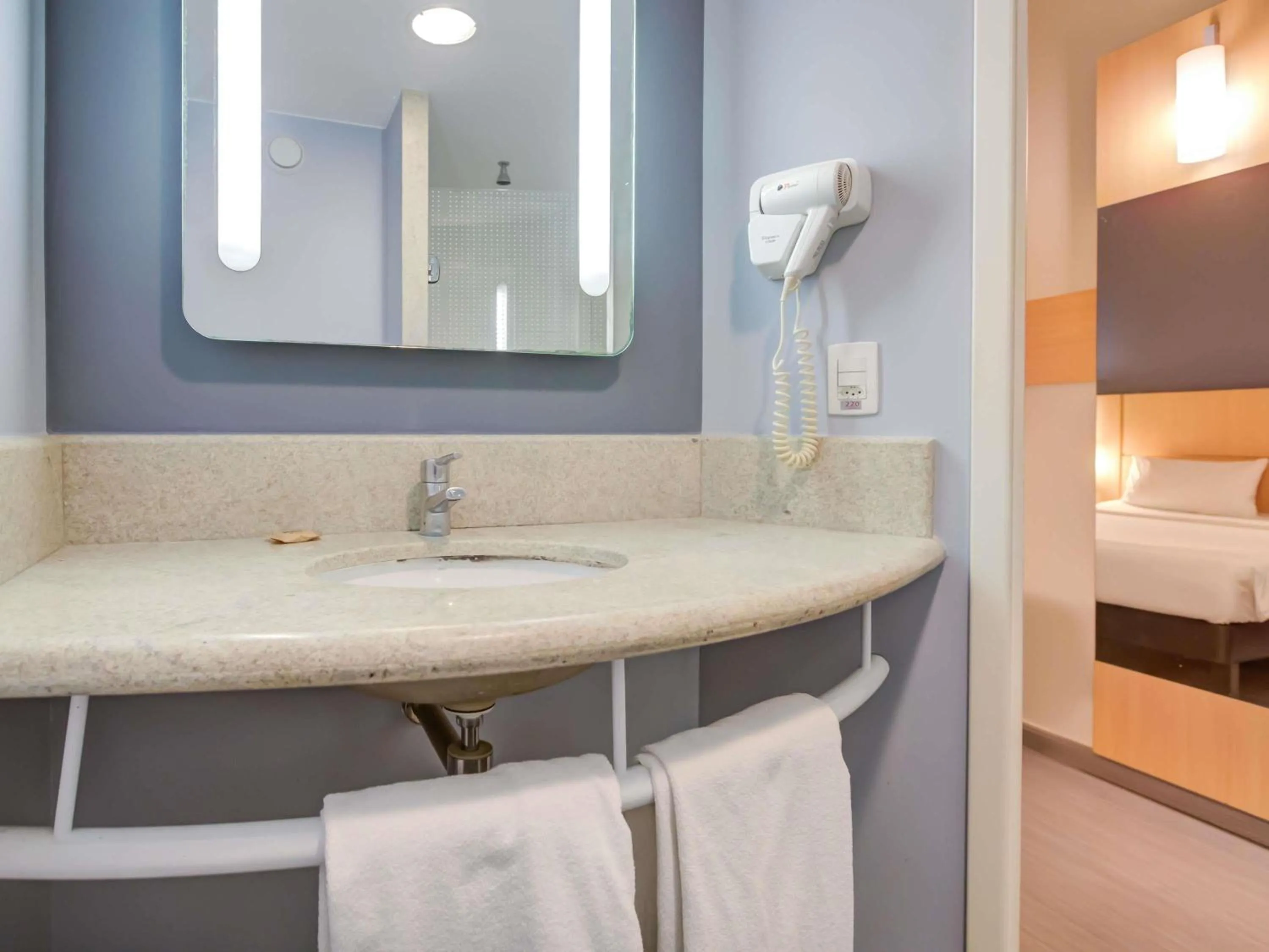 Bathroom, Bed in ibis Rio de Janeiro Nova America