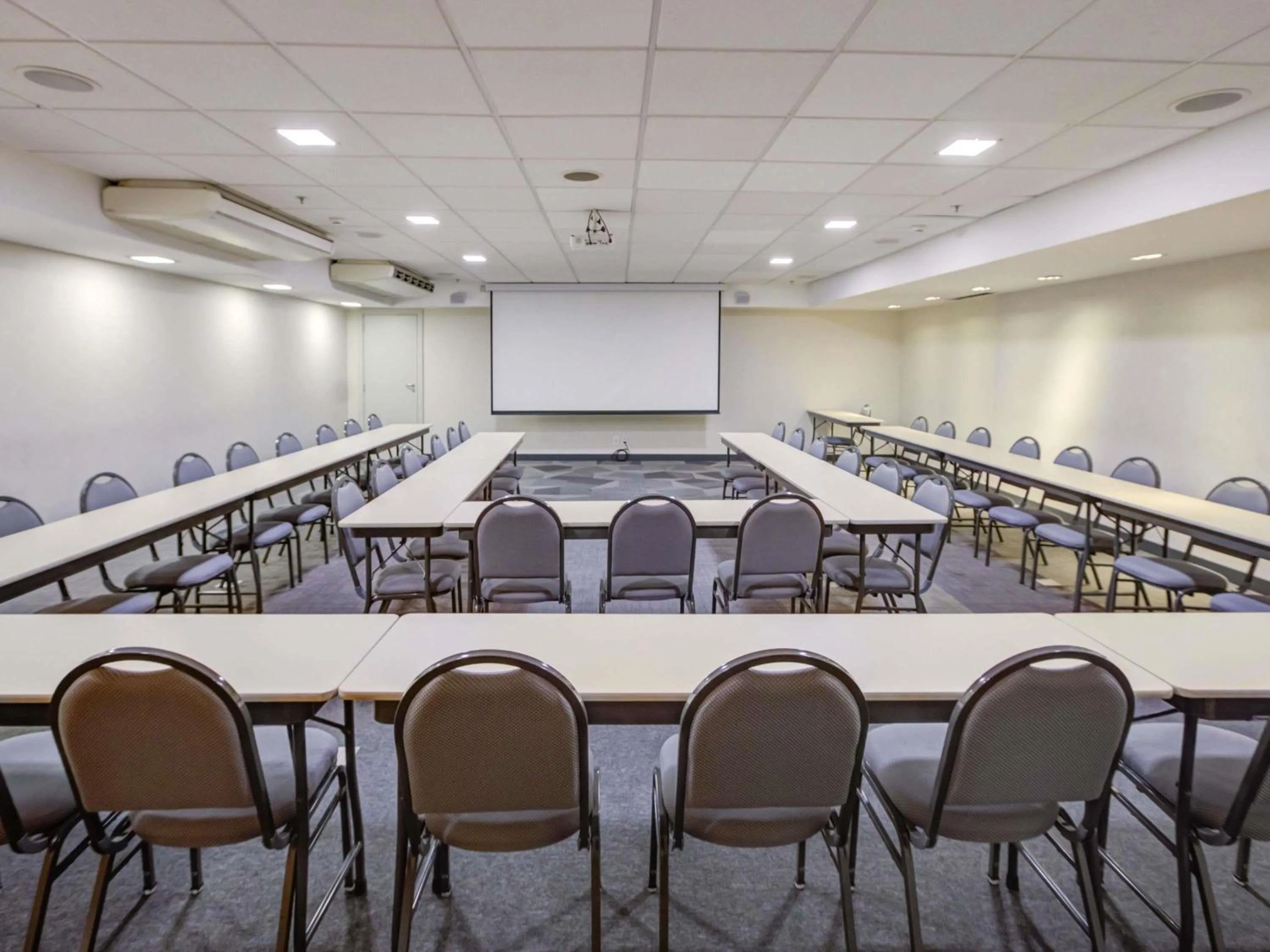 Meeting/conference room in ibis Rio de Janeiro Nova America