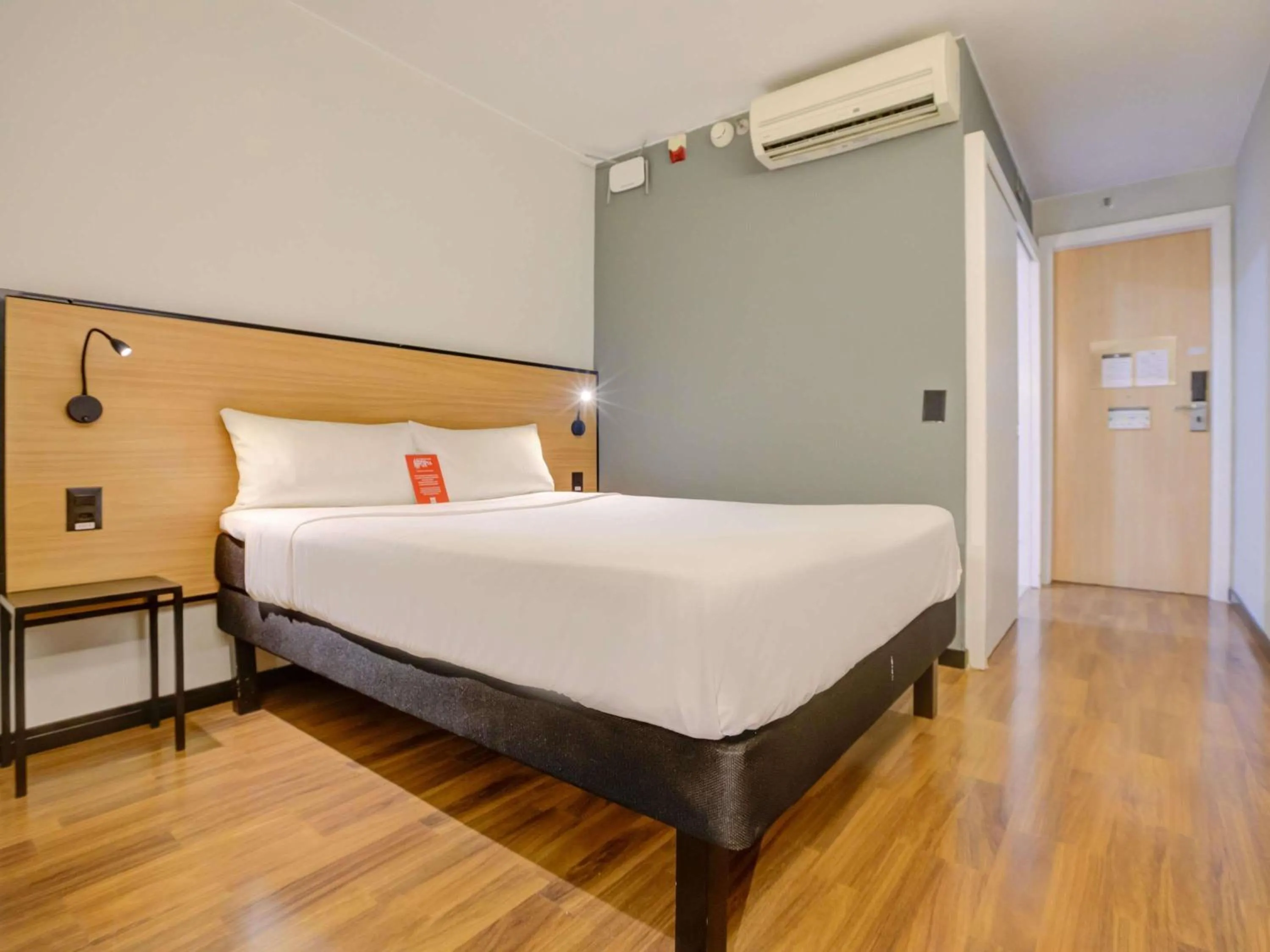 Bedroom, Bed in ibis Rio de Janeiro Nova America