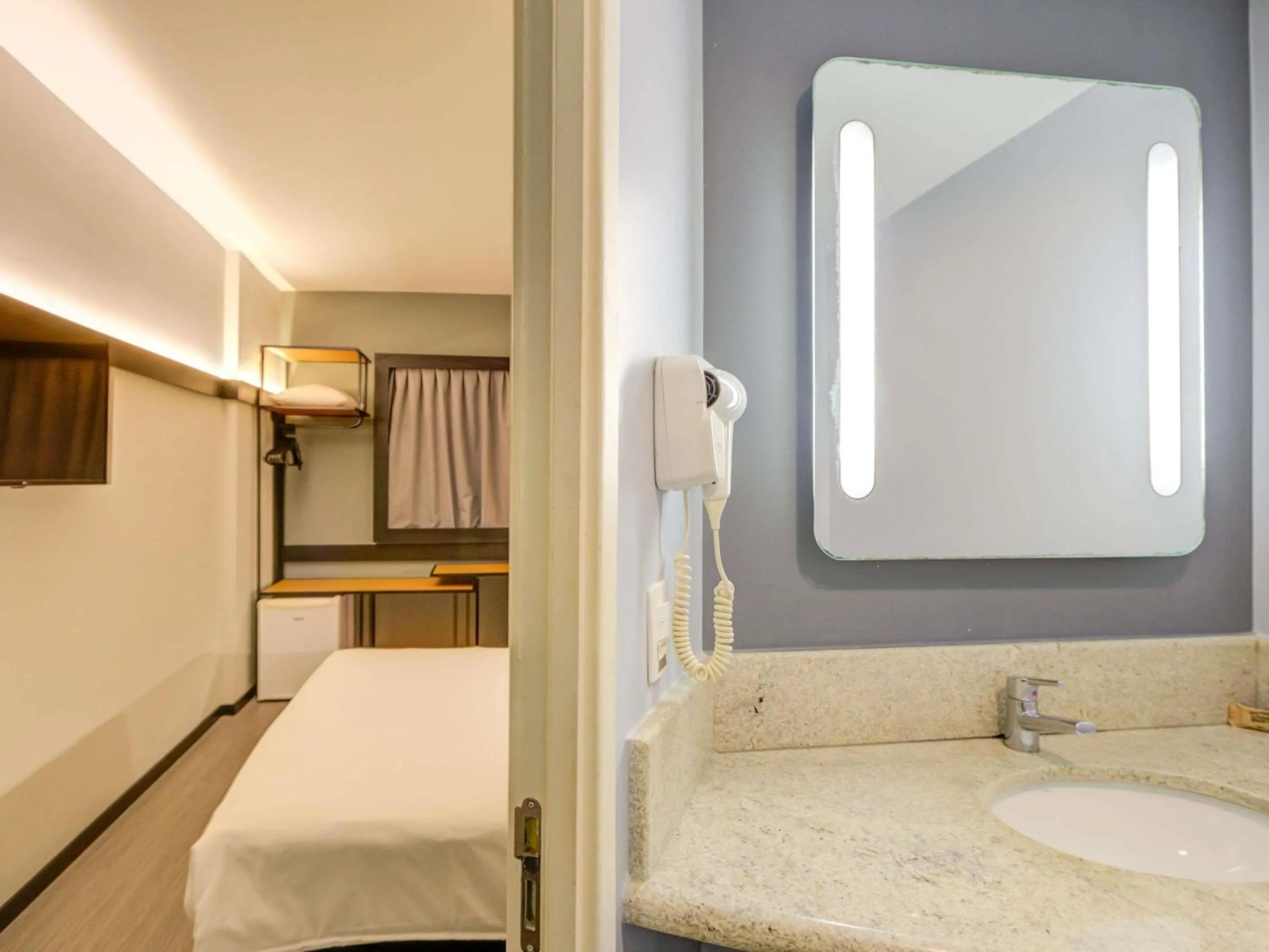 Bedroom, Bed in ibis Rio de Janeiro Nova America