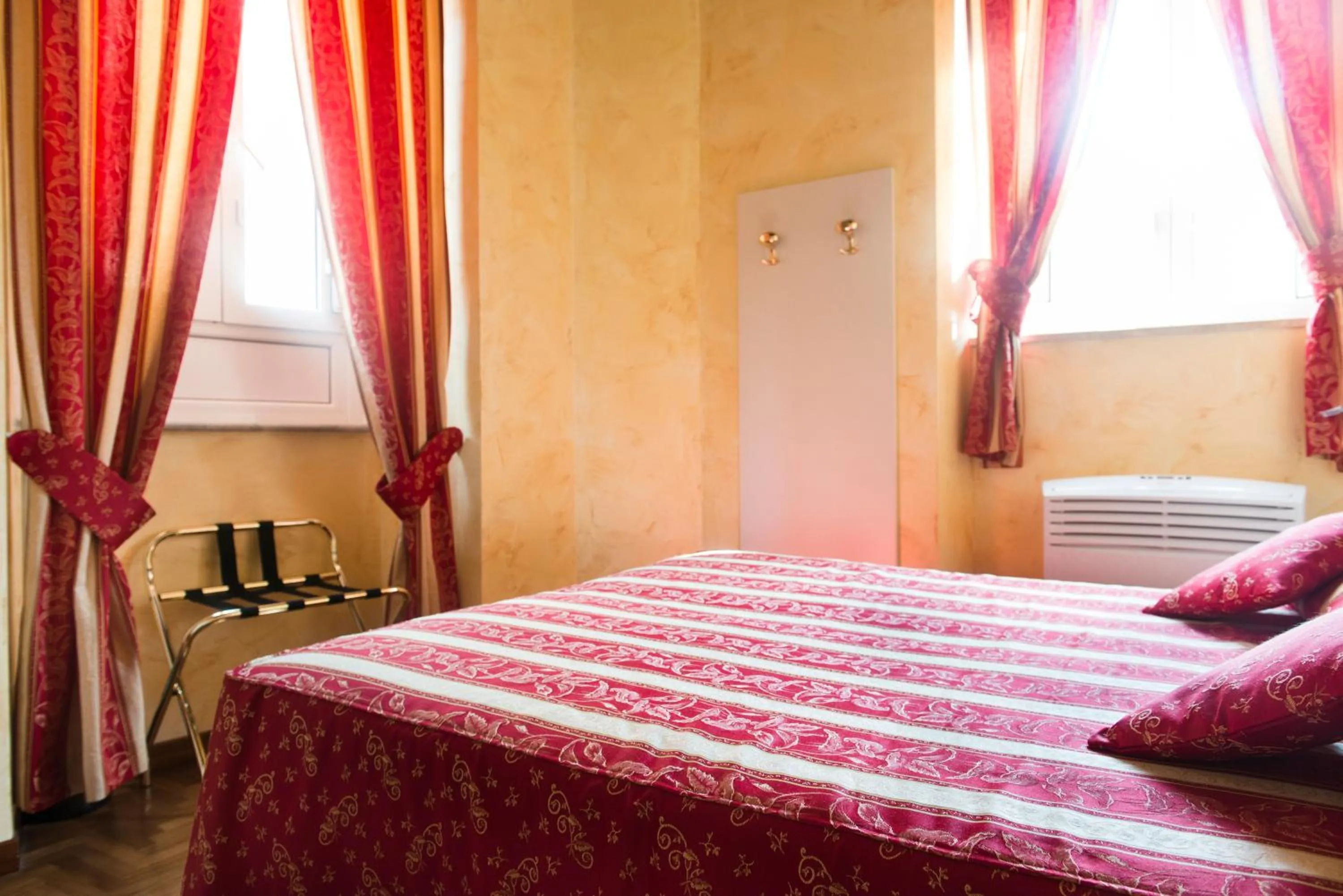 Bedroom, Bed in Domus Trevi