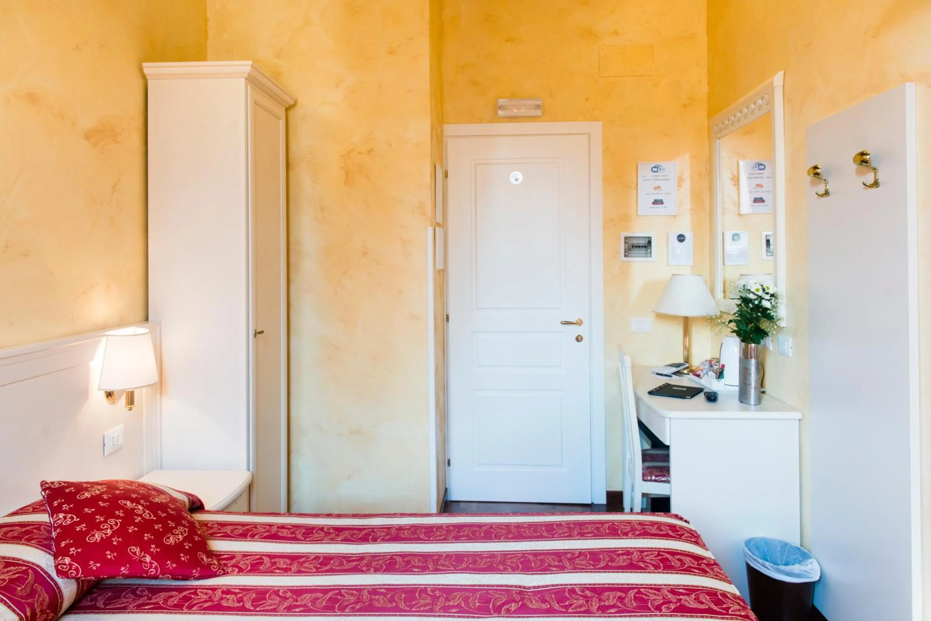 Bedroom, Bed in Domus Trevi