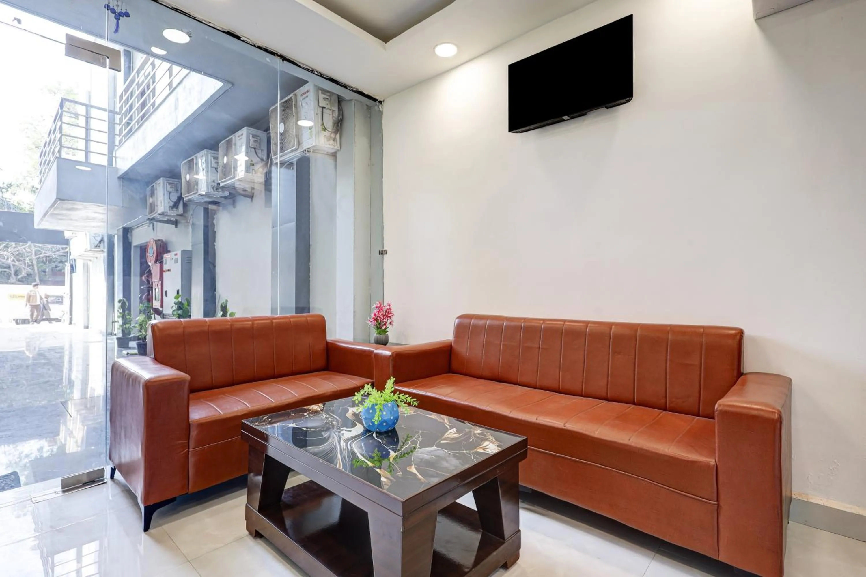 Hotel Warm Welcome Inn - Noida Sector 26
