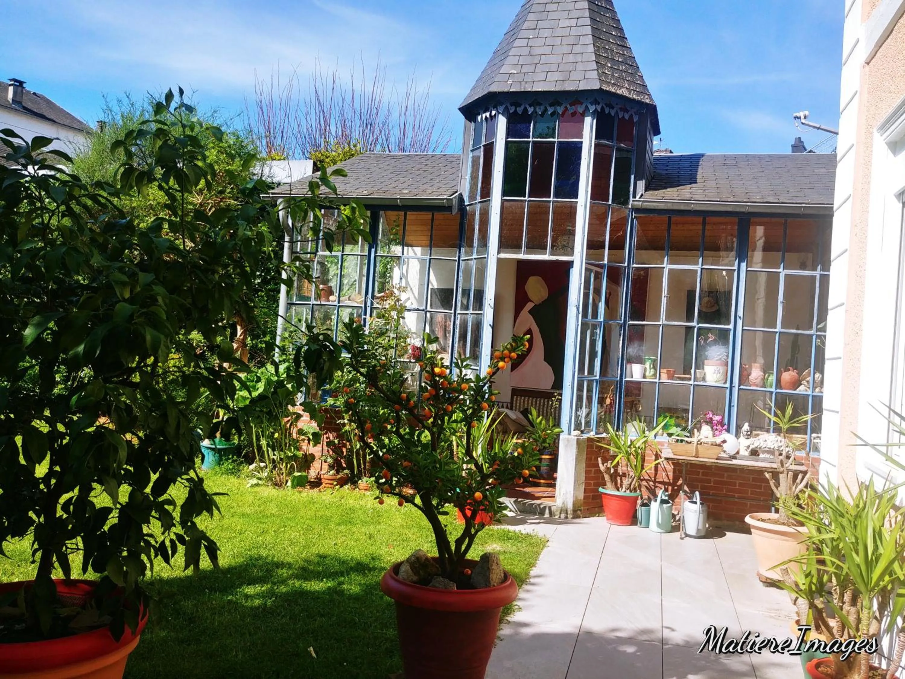 Property building in Chambres Rue De Lorry