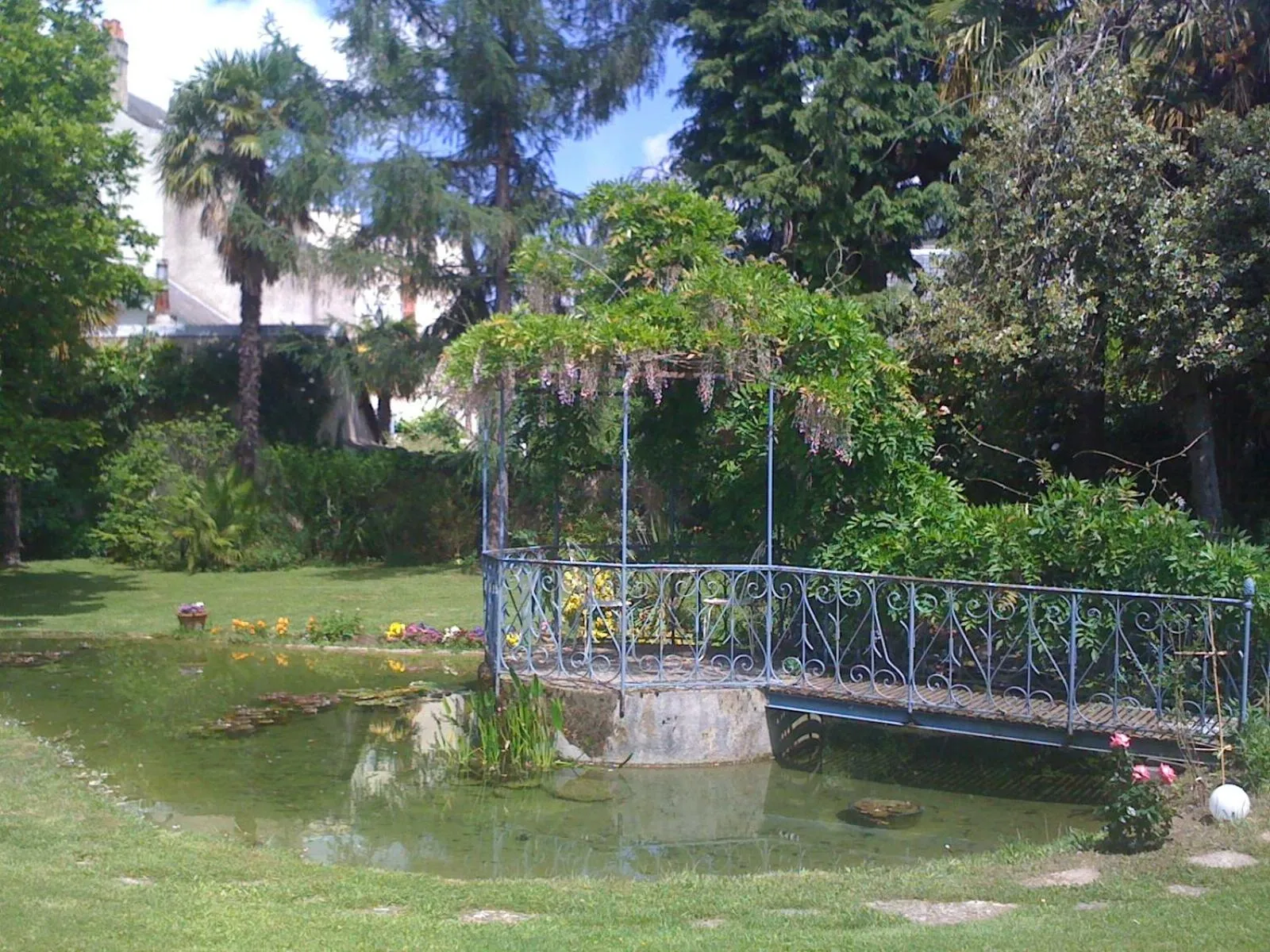 Garden in Chambres Rue De Lorry