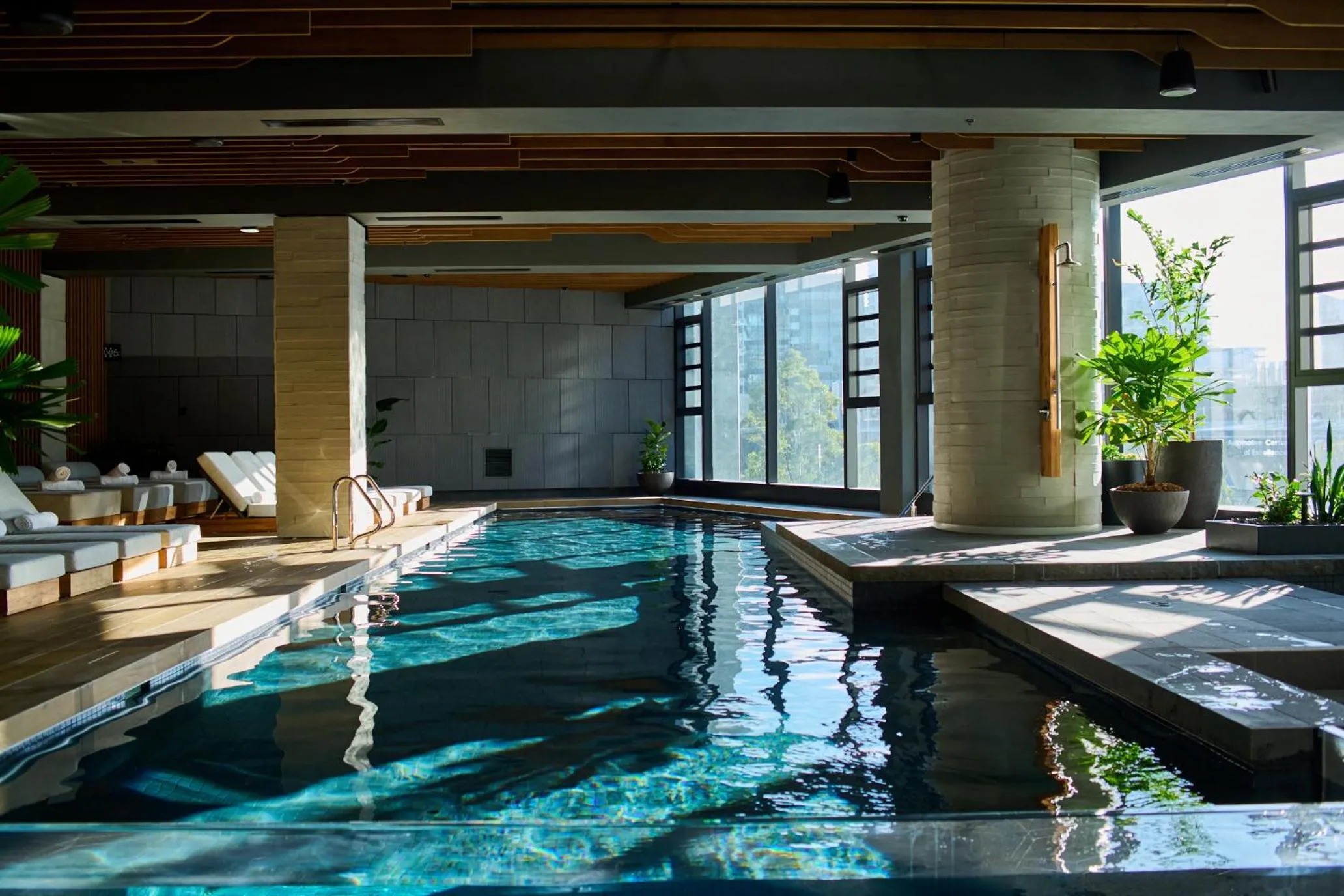 Swimming pool in 1 Hotel Melbourne